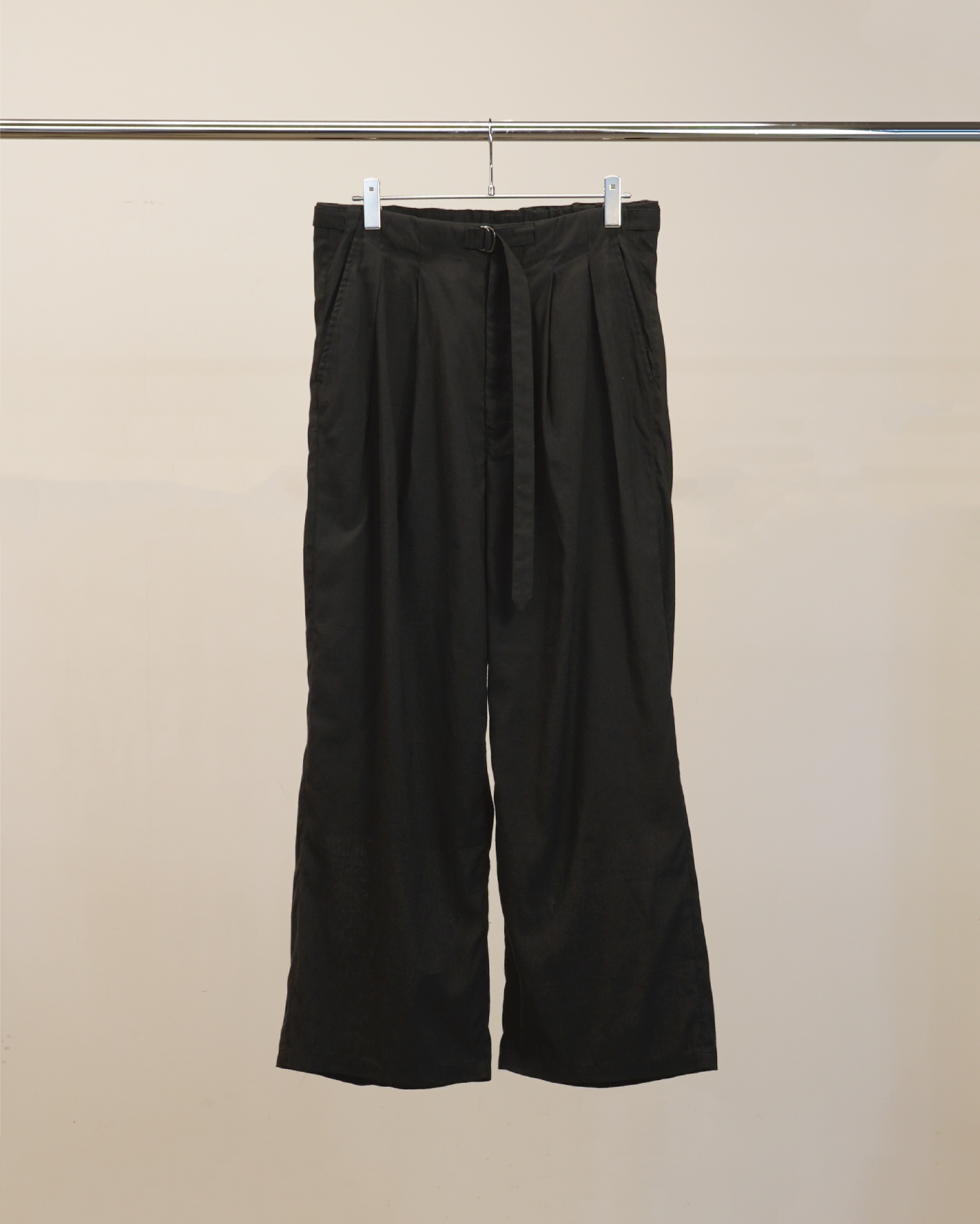 LINEN POPLIN BELT-LESS SLACKS(BLACK) – ANCELLM