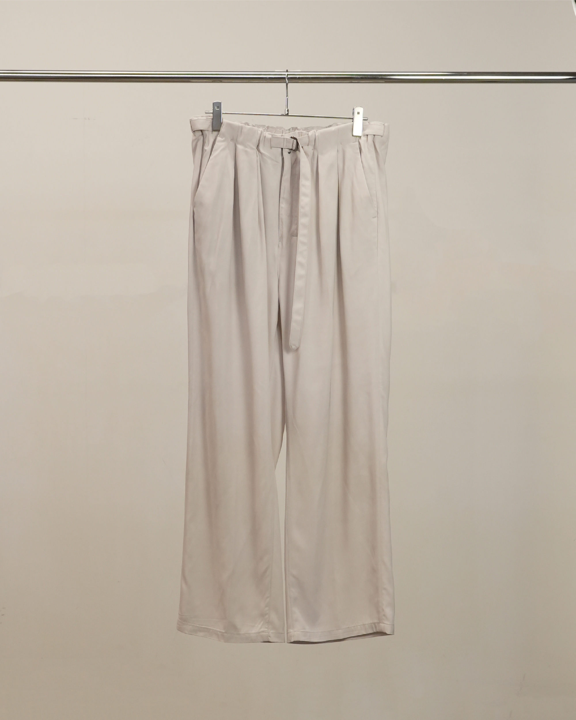 VISCOSE BELT-LESS TROUSERS(OFF) – ANCELLM