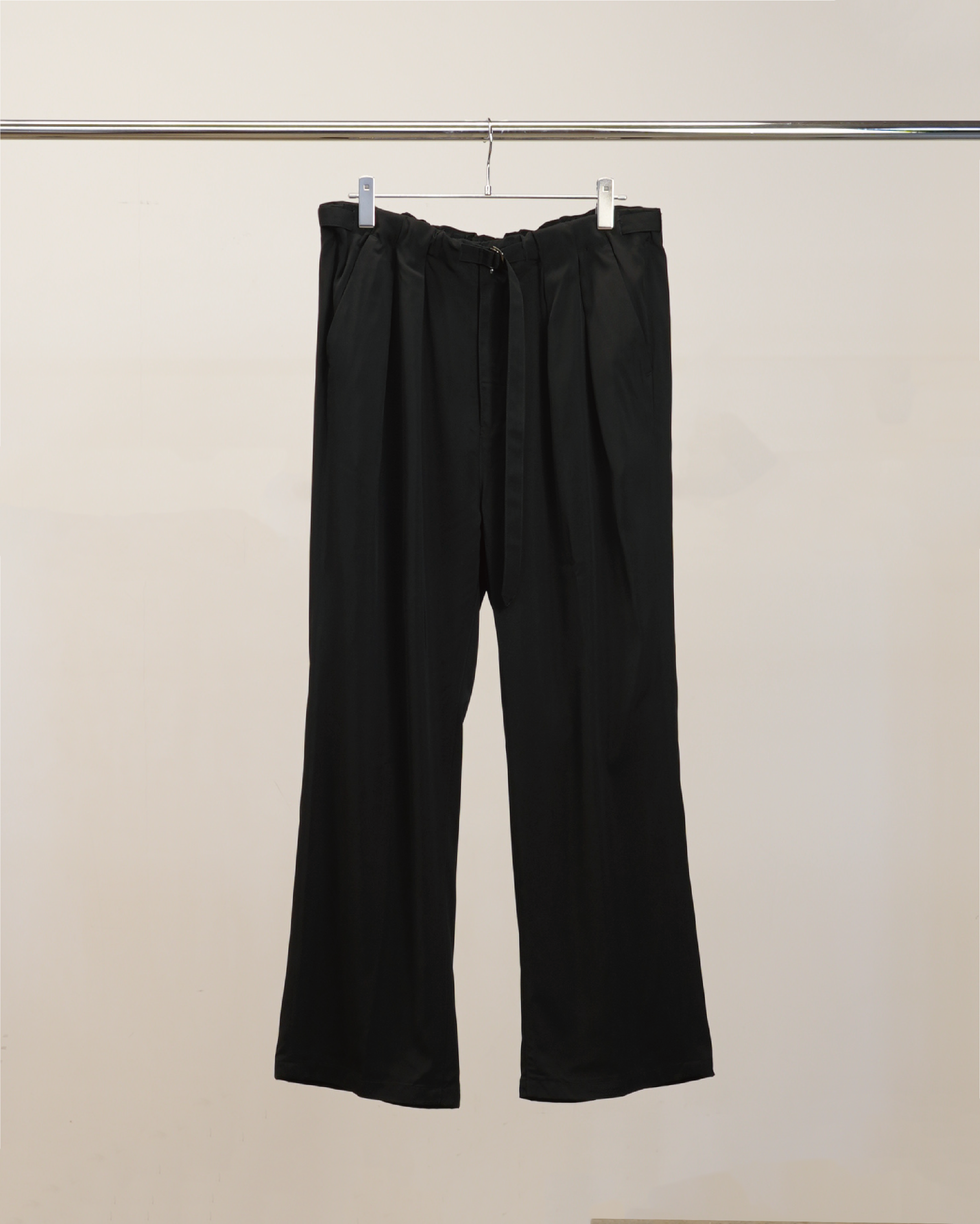 VISCOSE BELT-LESS TROUSERS(BLACK) – ANCELLM