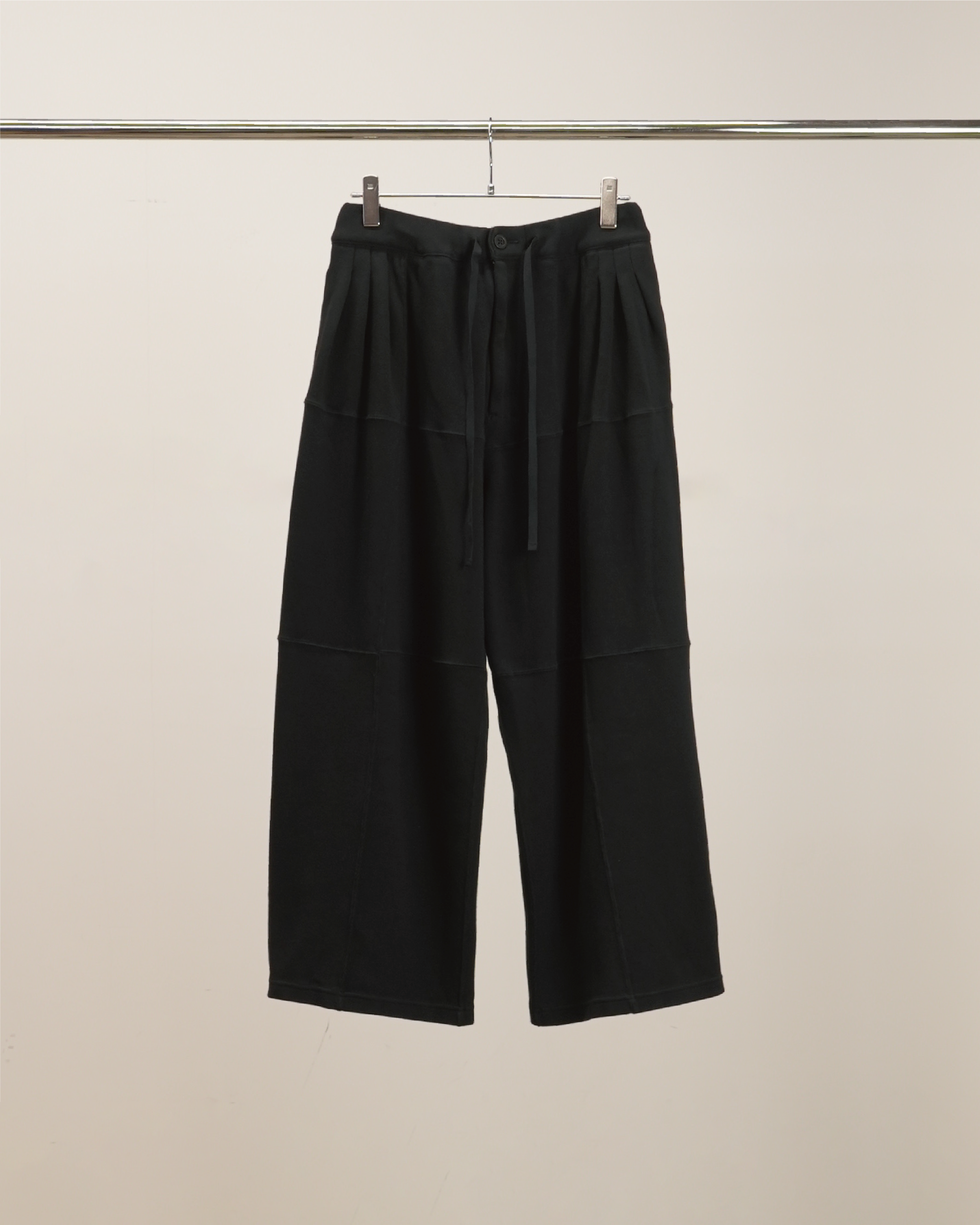 SMOOTH PANEL WIDE SLACKS(BLACK) – ANCELLM