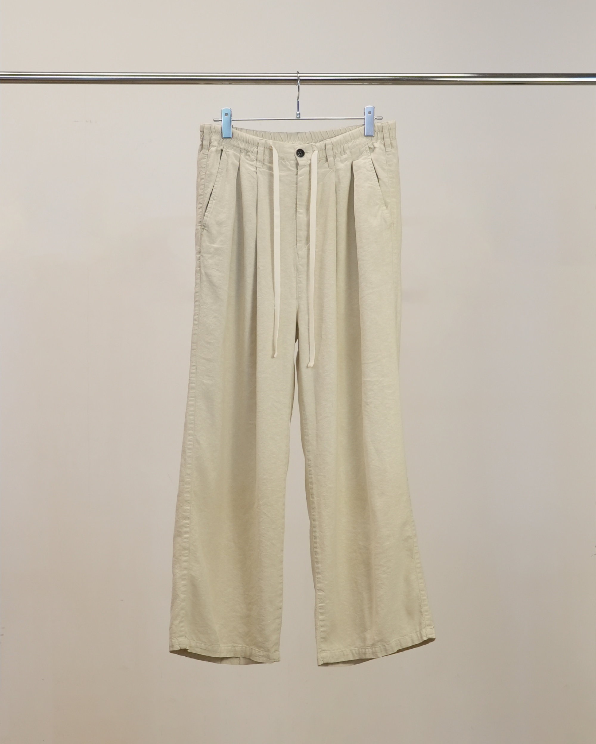 S/L TUCK EASY SLACKS(D.WHITE) – ANCELLM