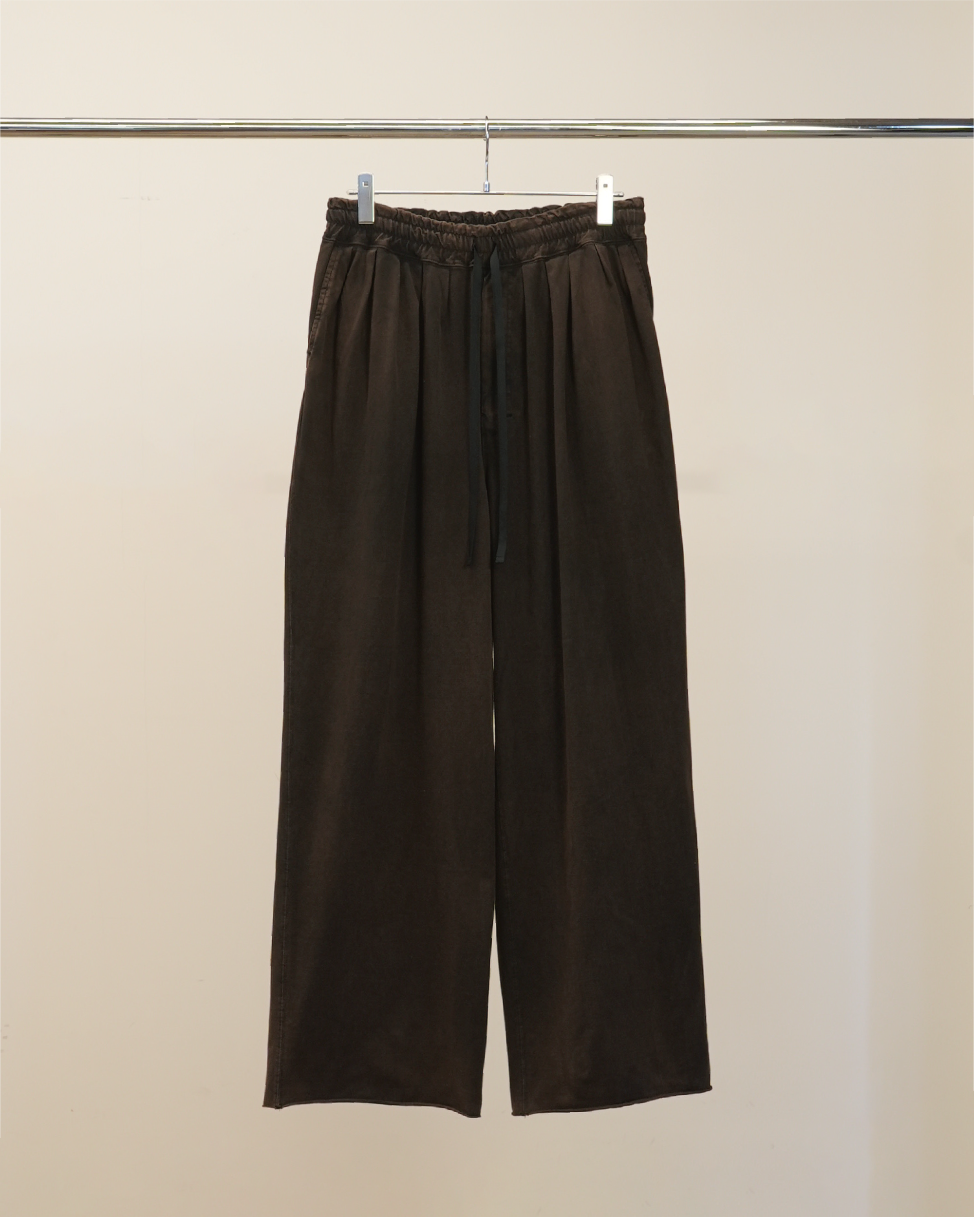 DRAPE WIDE EASY CUT SLACKS(BLACK) – ANCELLM