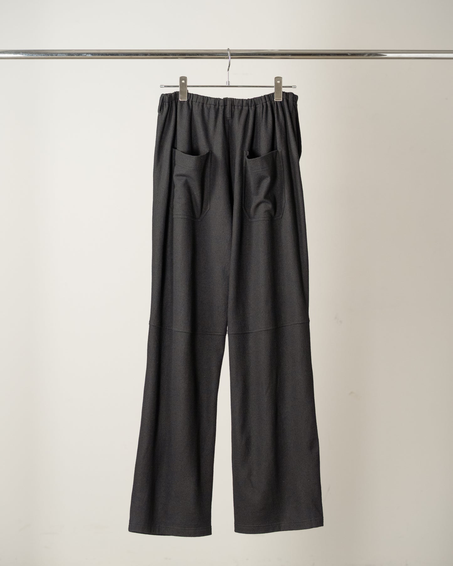 WOOL CUT KNEE TUCK SLACKS(BLACK)