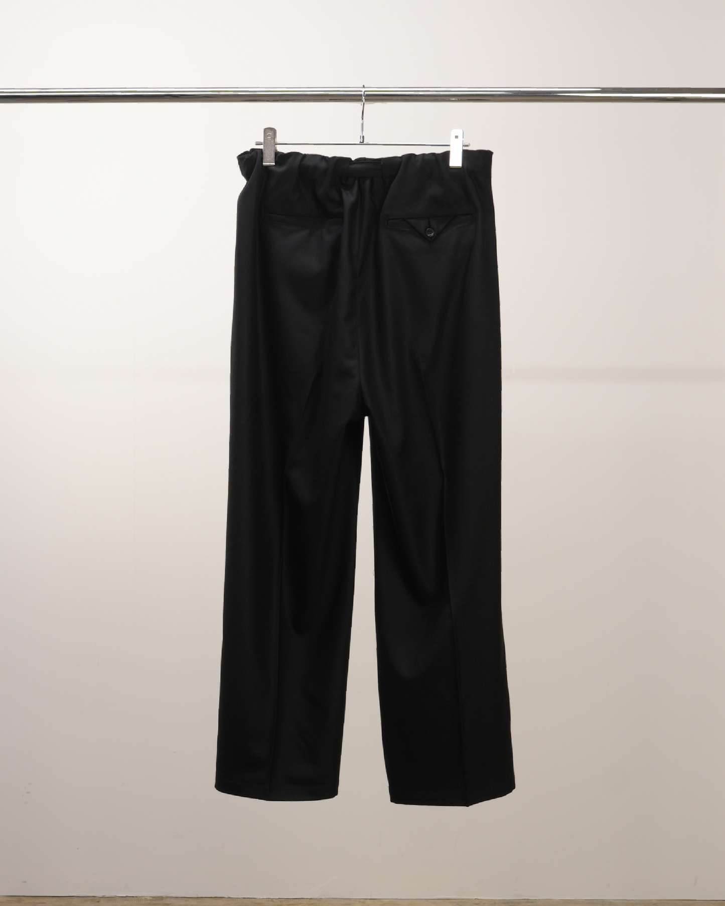 BACKSATIN BELTLESS SLACKS(BLACK)