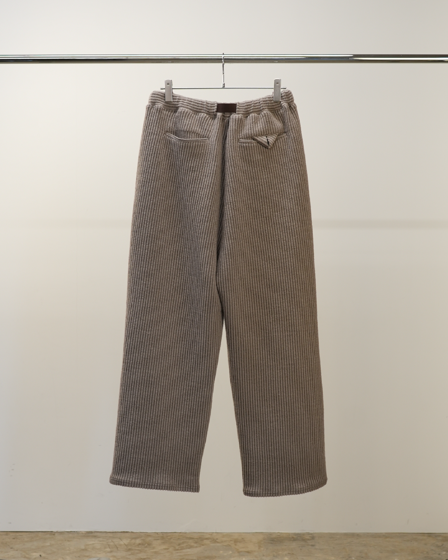 WOOLCORD BELTLESS SLACKS(SAND)