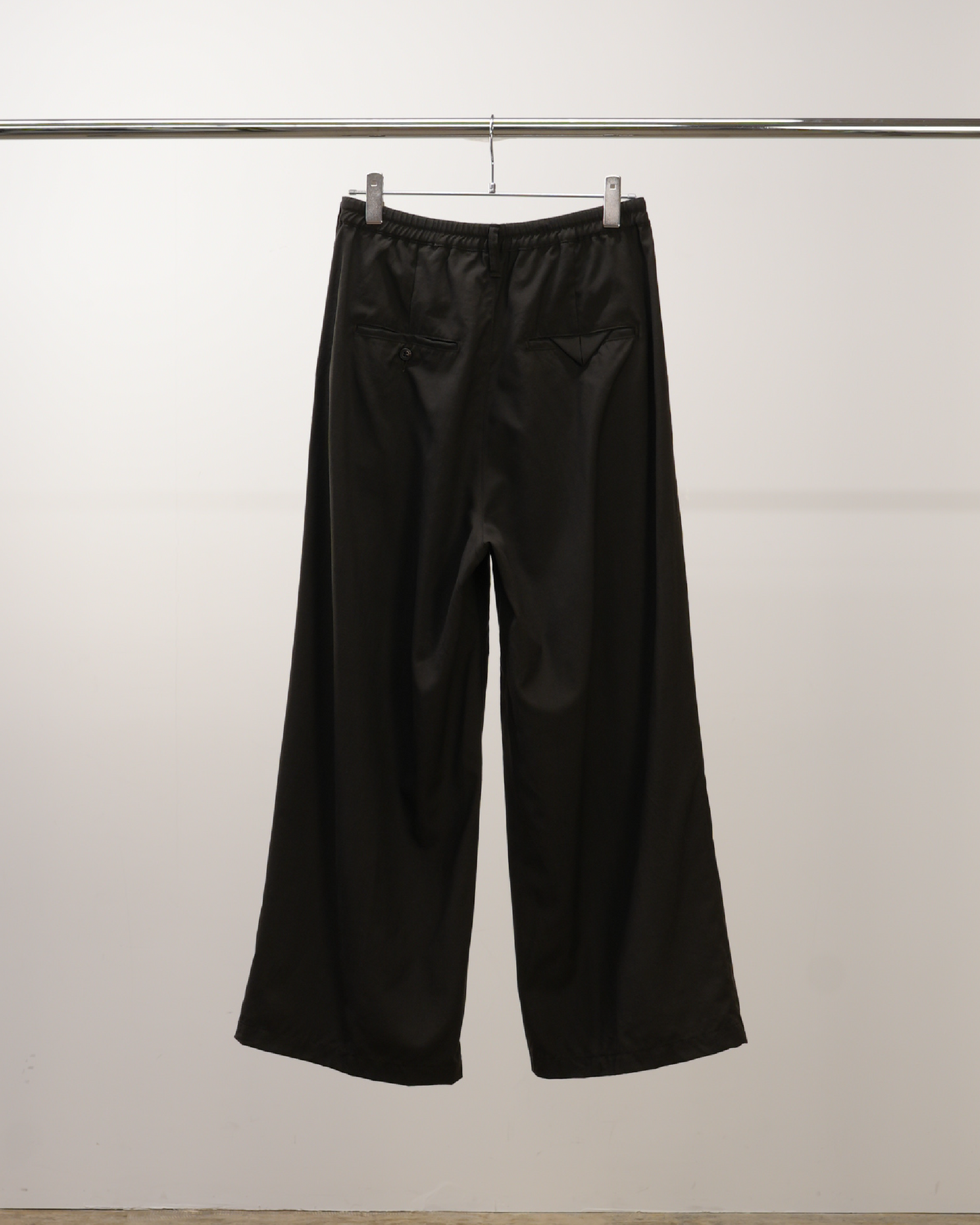 WOOL CALMSSKIN TUCK EASY SLACKS(OLIVE)