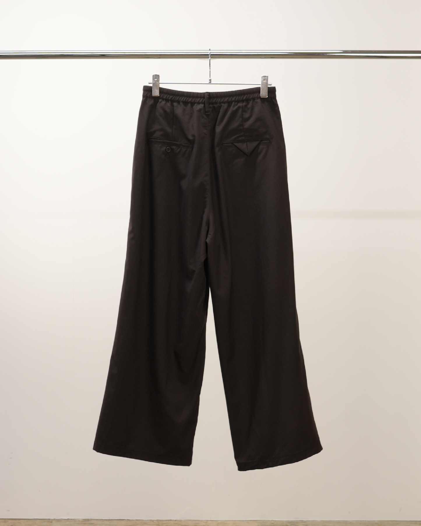 WOOL CALMSSKIN TUCK EASY SLACKS(BROWN)