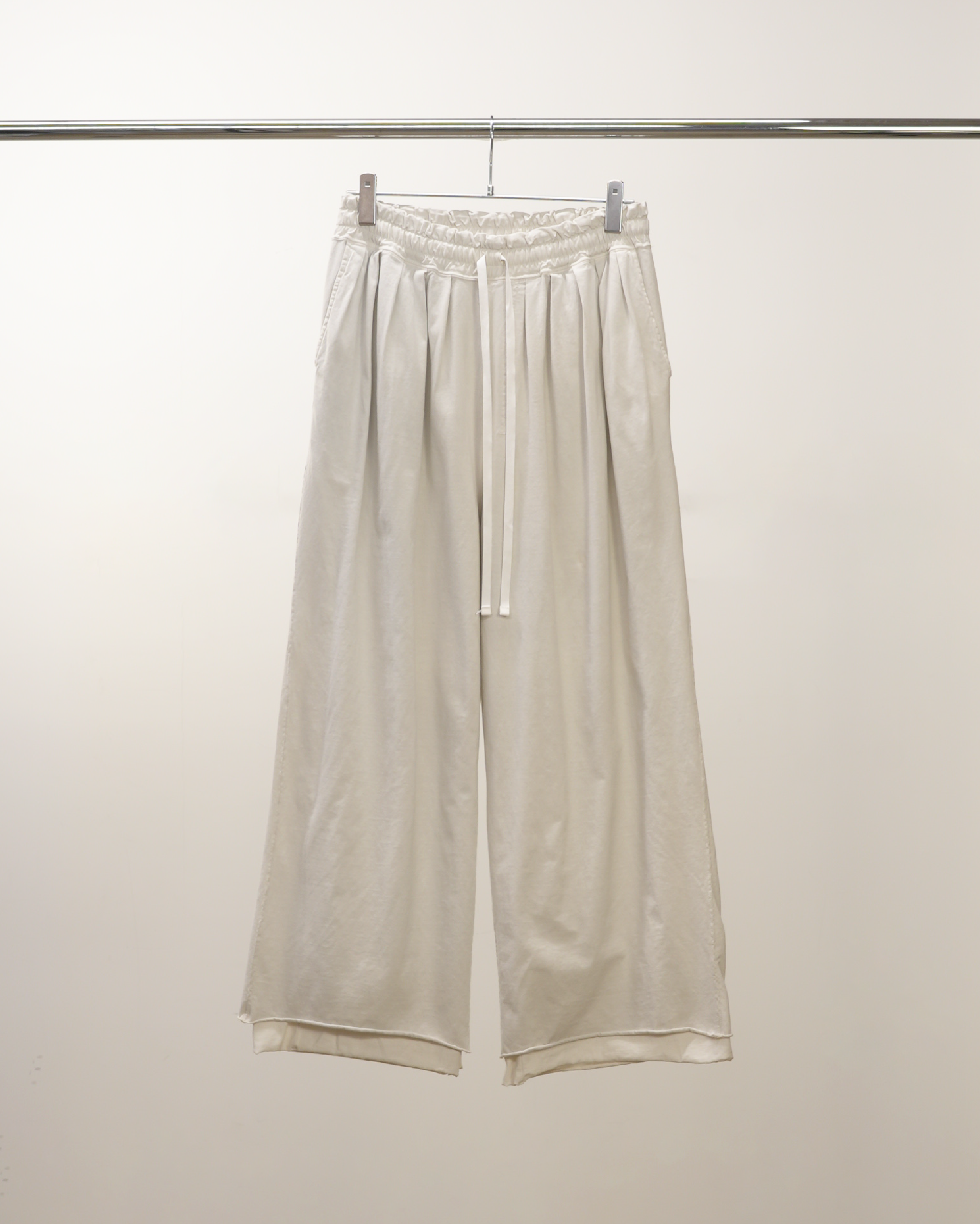 DRAPE WIDE EASY CUT SLACKS(WHITE) – ANCELLM