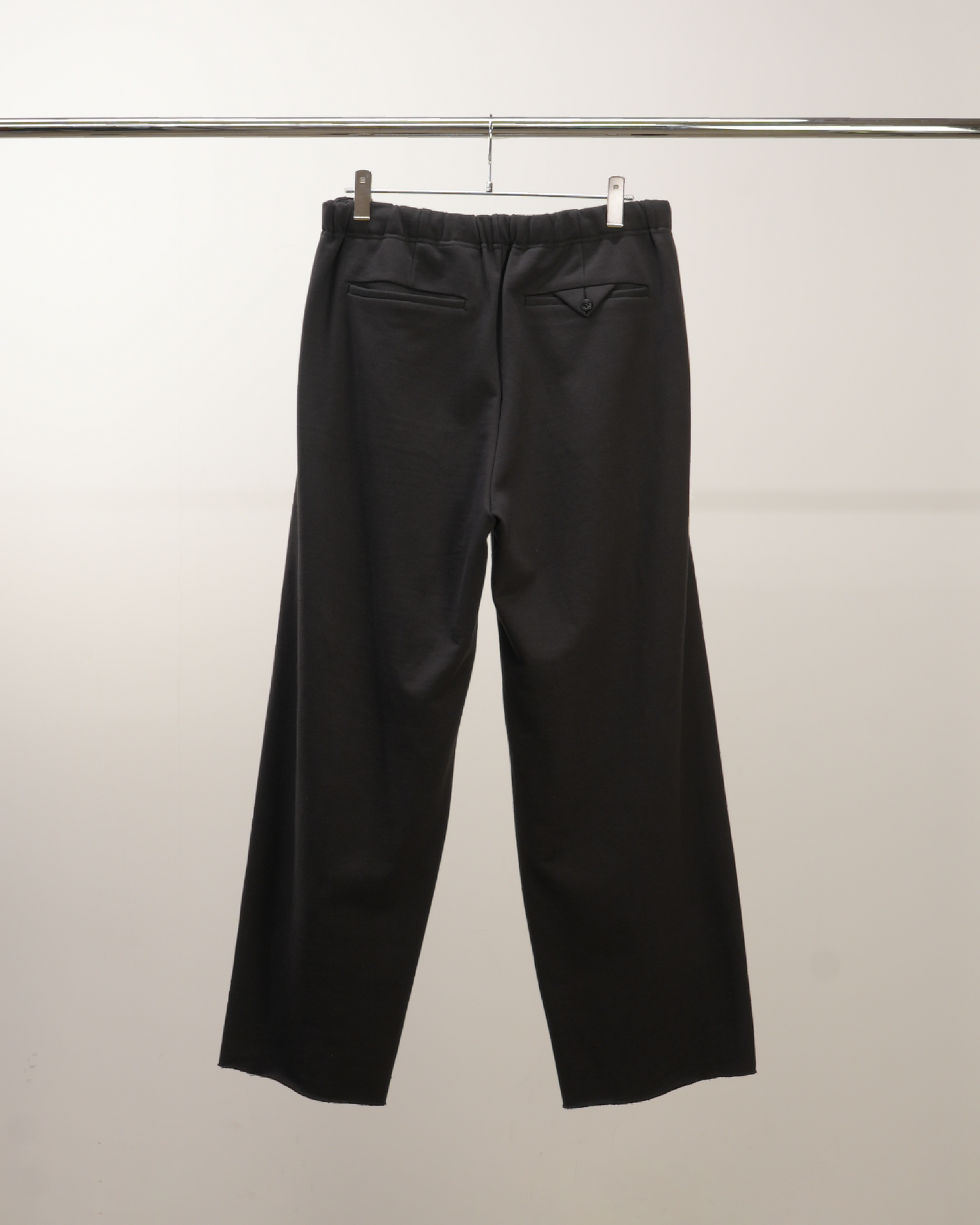 TUCK SWEAT PANTS(D.OLIVE)