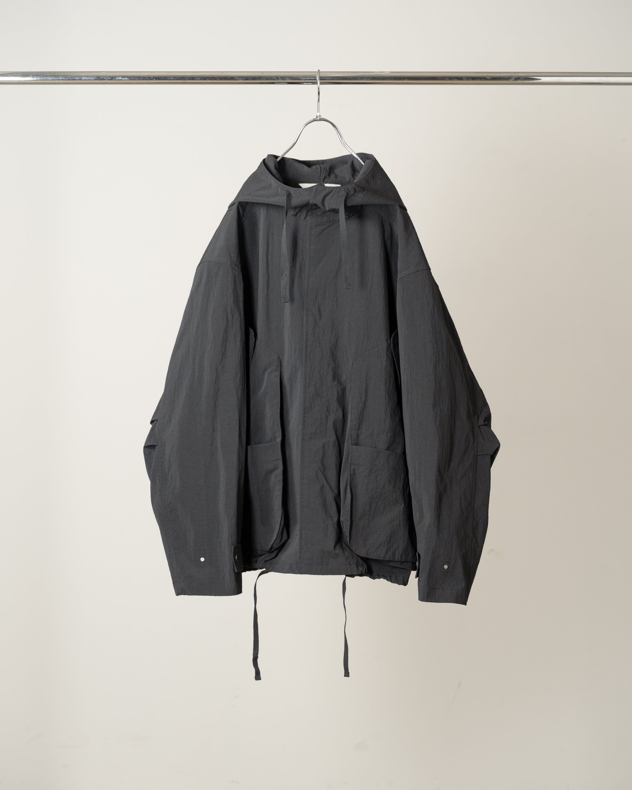 WRINKLED NYLON OVER HOODIE(BLACK) – ANCELLM