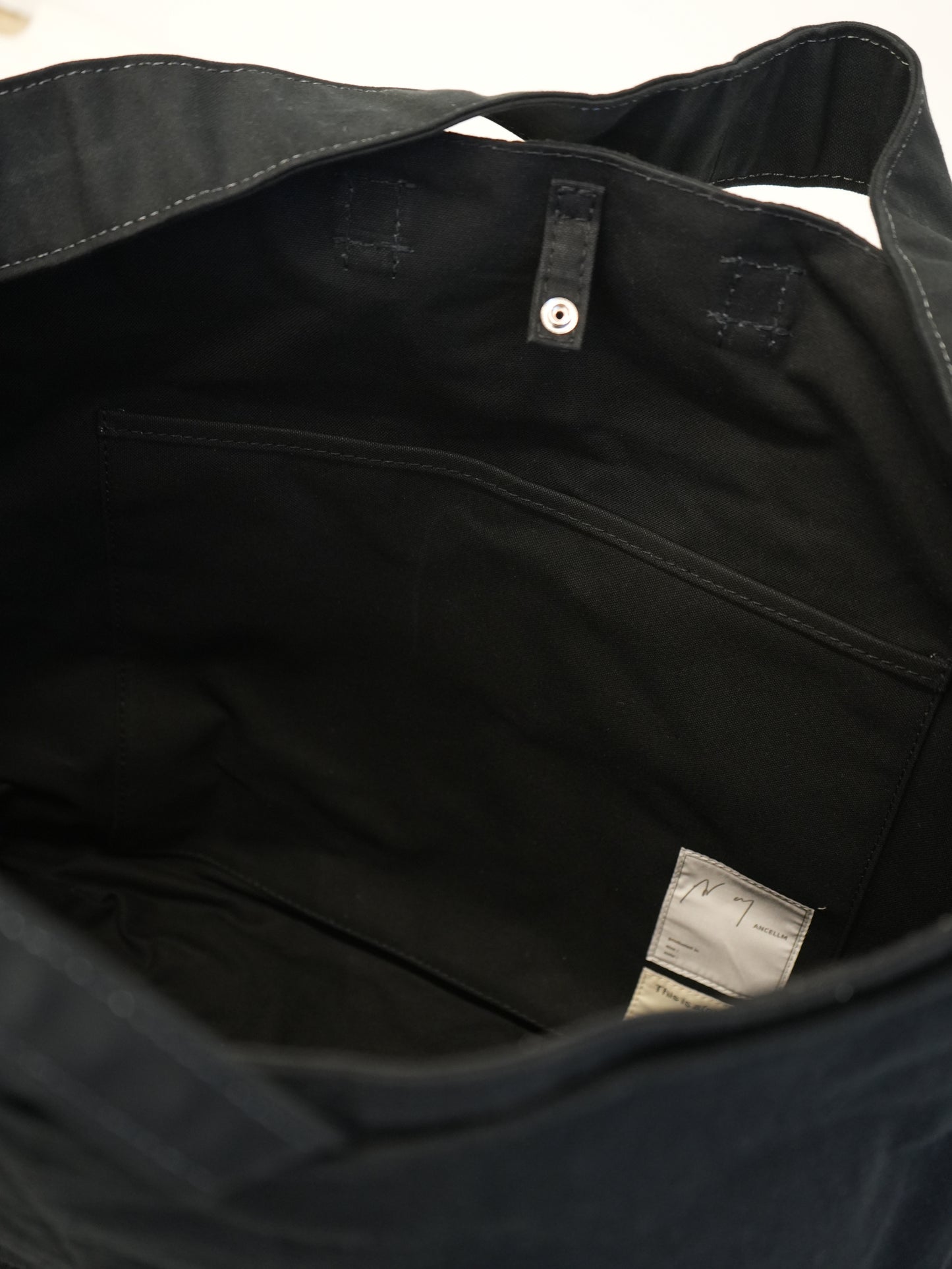 ANCELLM with This is a(n) C/R DUCK BAG (BLACK)