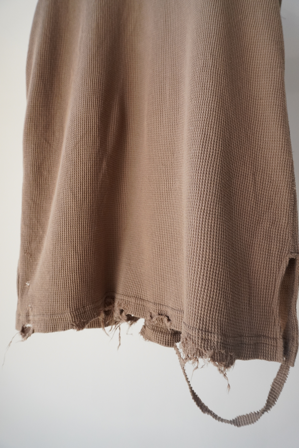 DAMAGE WAFFLE TANKTOP(BEIGE)