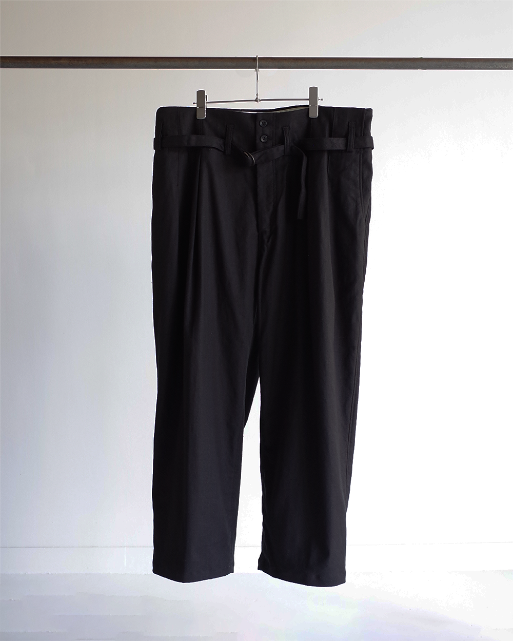 BELTED L/P TUCK WIDE PANTS – ANCELLM