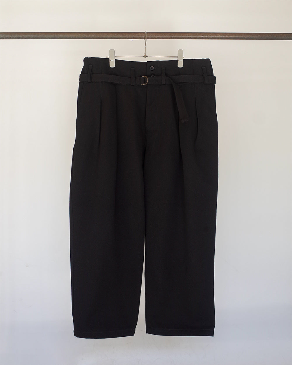 BELTED W/C TUCK WIDE PANTS(BLACK) – ANCELLM