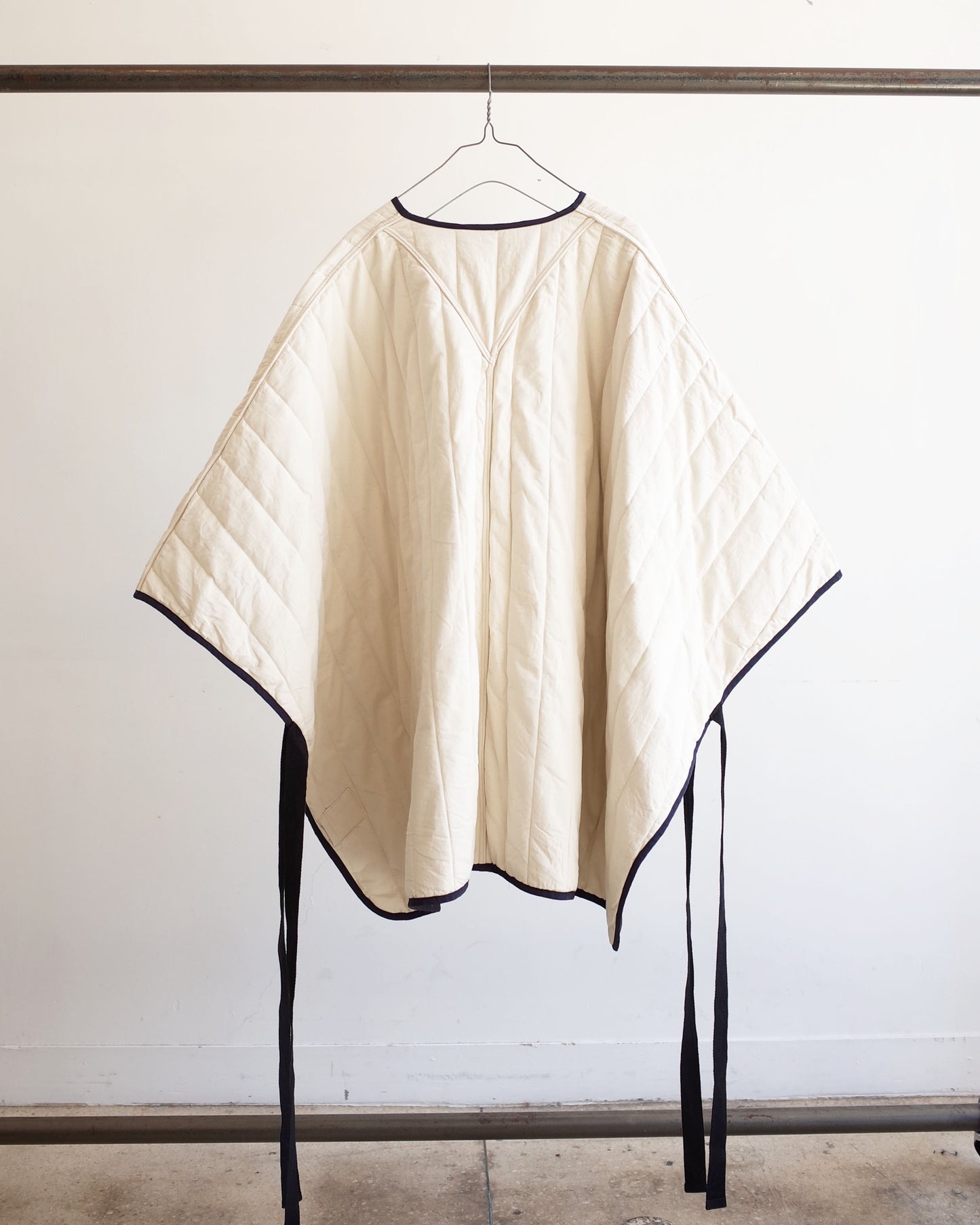 QUILTING OVER PONCHO (NAVY)