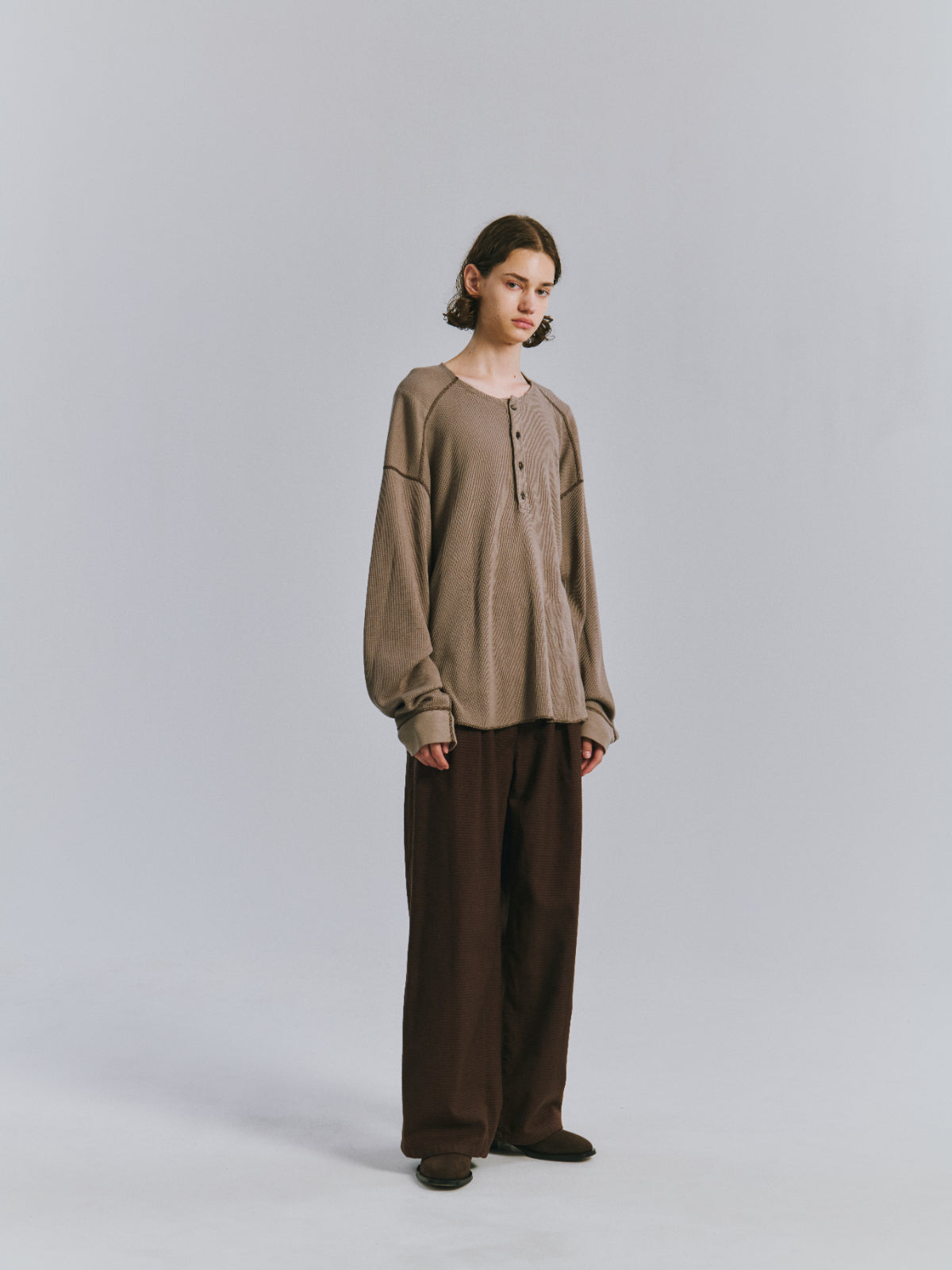 C/CA HENLEY LS T-SHIRT(SAND)