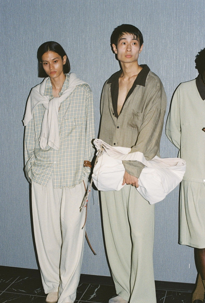 ANCELLM with This is a(n) C/R DUCK BAG (WHITE)