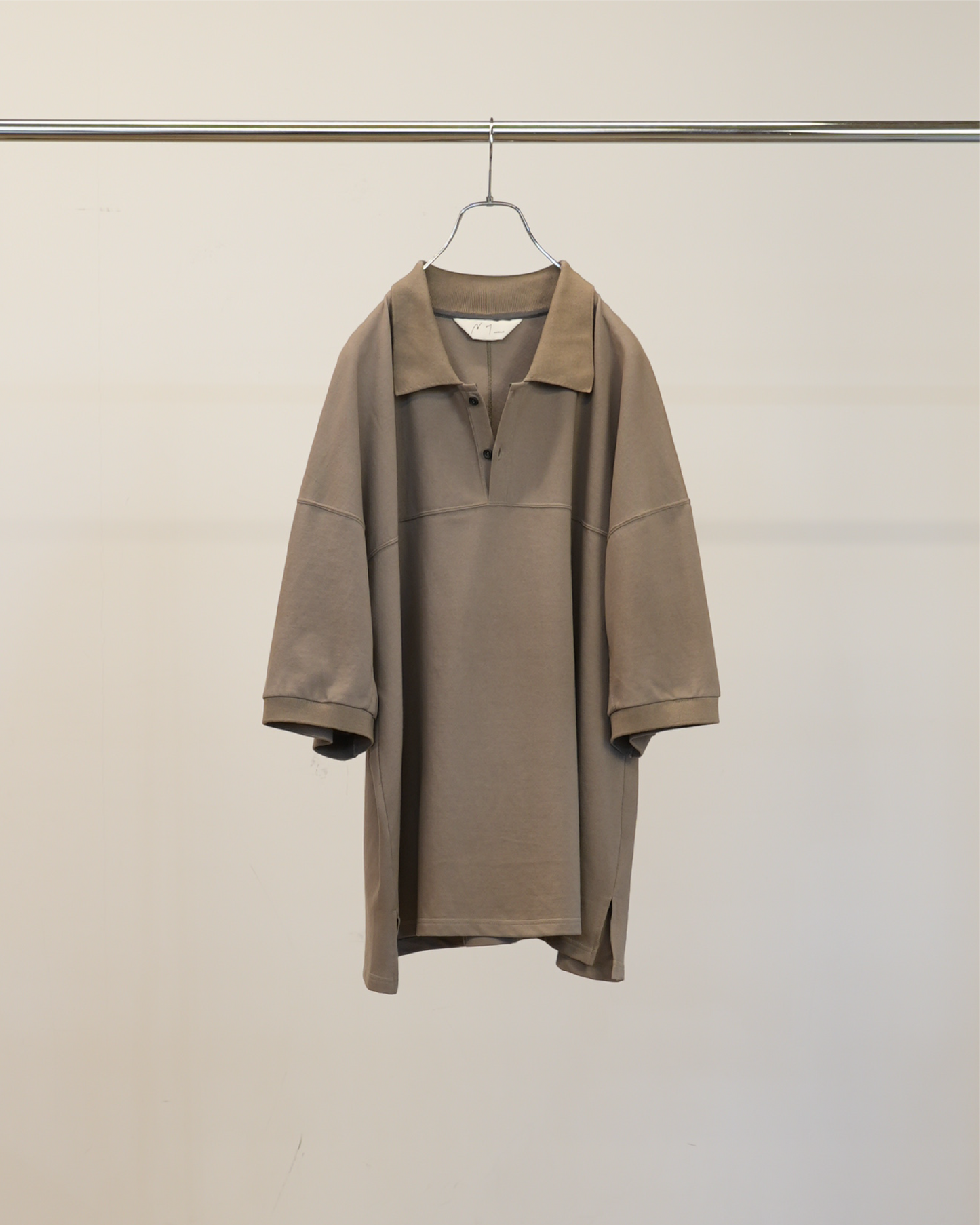 FOOTBALL S/S POLO(GREIGE) – ANCELLM