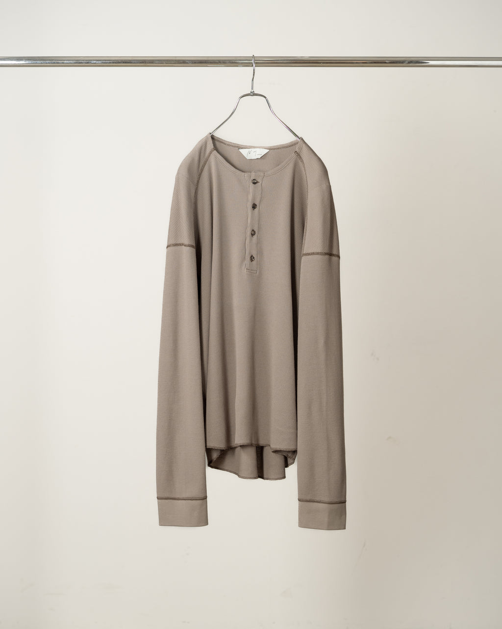 C/CA HENLEY LS T-SHIRT(SAND)