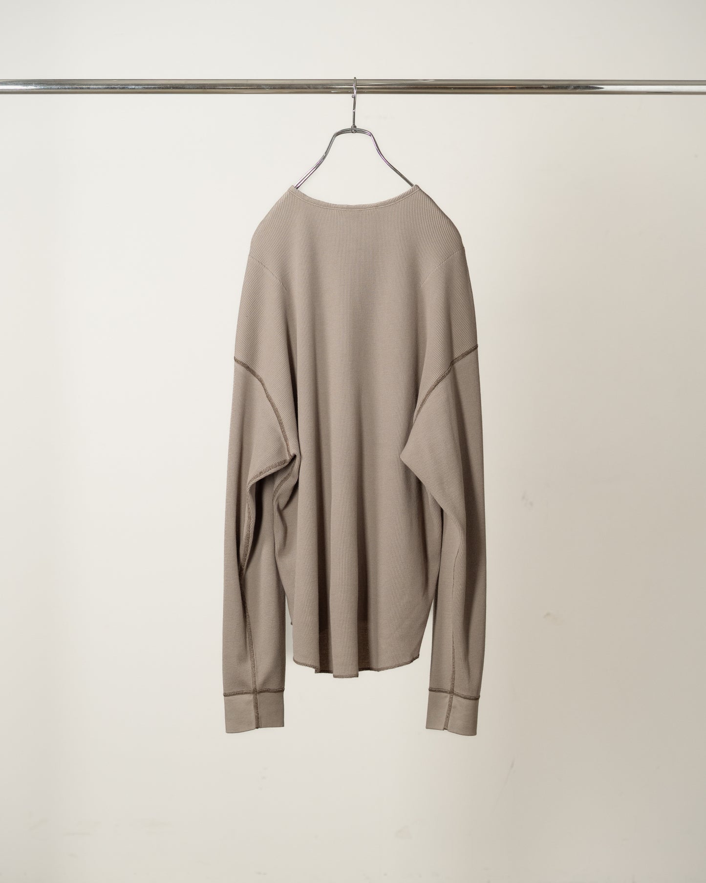C/CA HENLEY LS T-SHIRT(SAND)