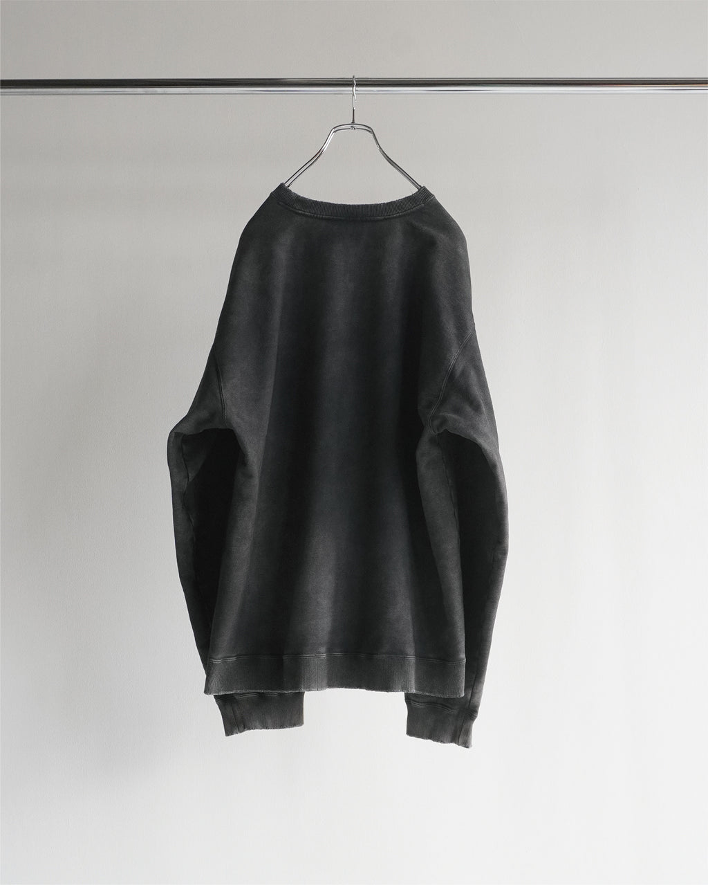 EMBROIDERY UNEVEN OVER SWEAT SHIRT(BLACK)