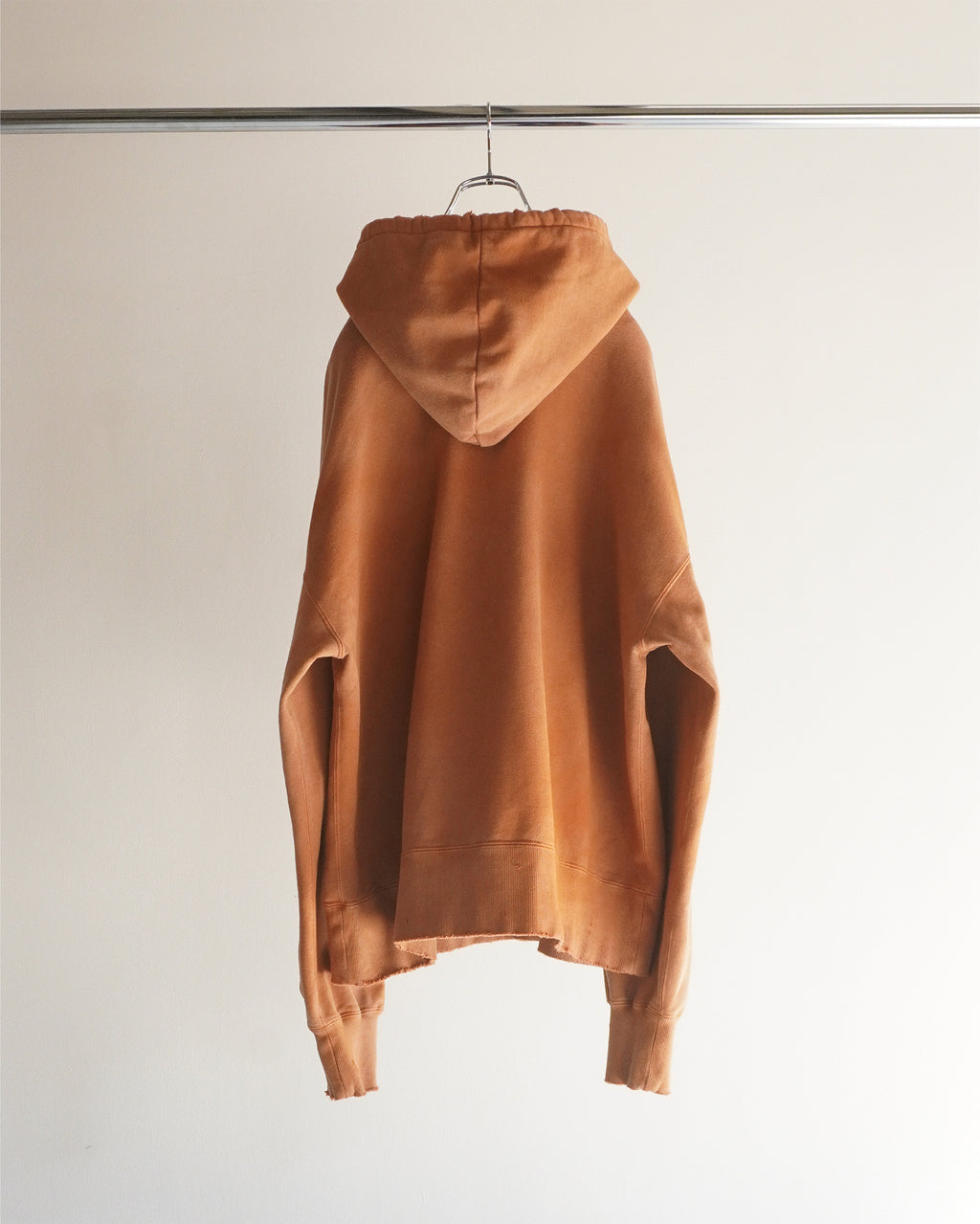 DYED DAMAGE HOODIE(TERRACOTTA)