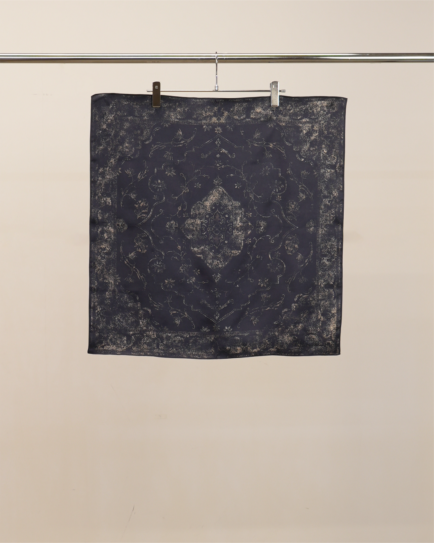 HAND-DRAWN SILK SCARF(NAVY)