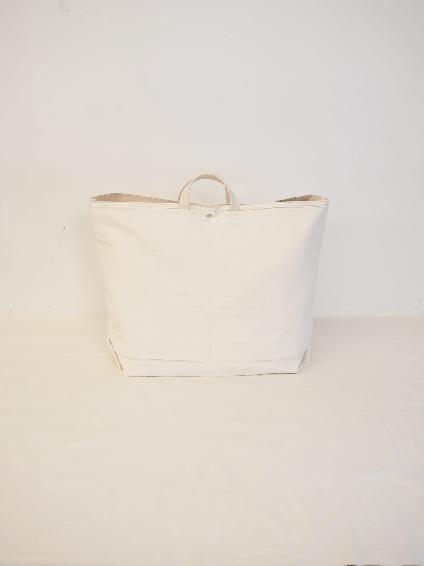 ANCELLM with This is a(n) C/R DUCK BAG (WHITE)