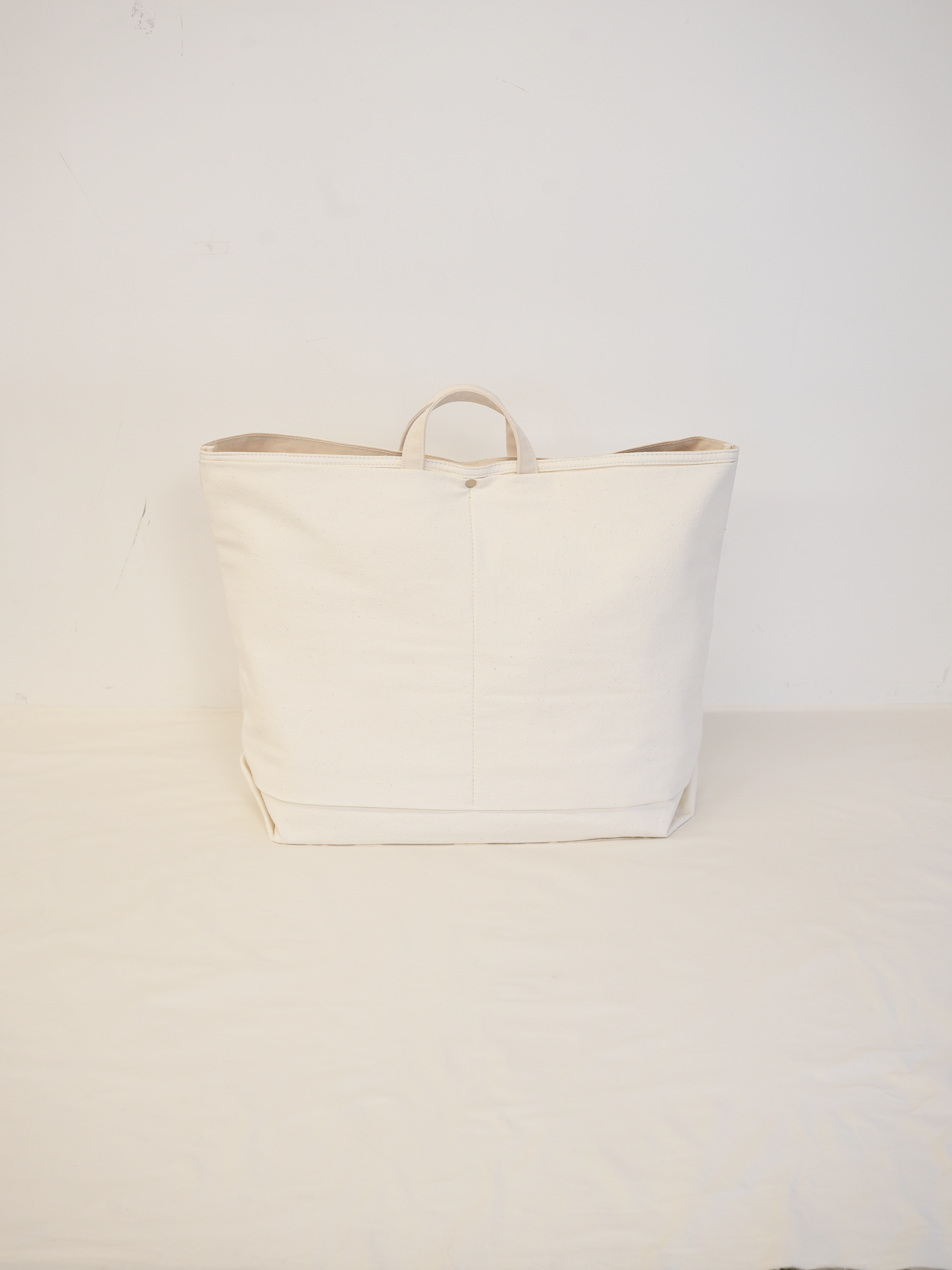 ANCELLM with This is a(n) C/R DUCK BAG (WHITE)