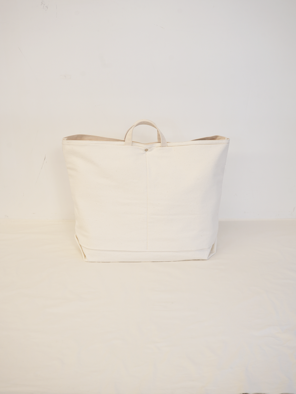 ANCELLM with This is a(n) C/R DUCK BAG (WHITE)