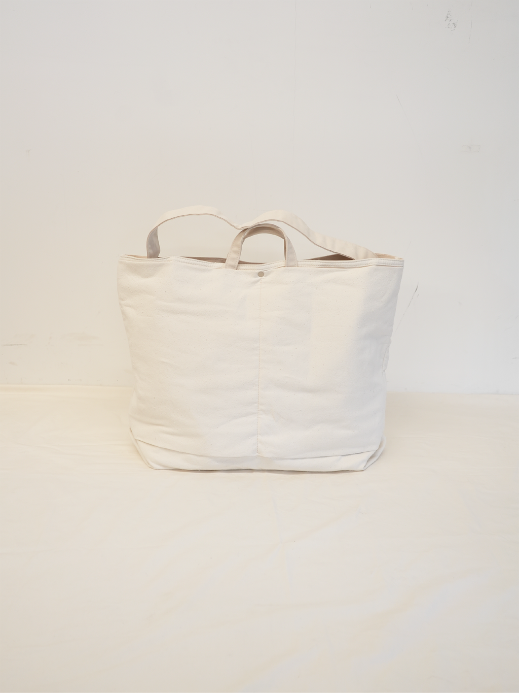 ANCELLM with This is a(n) C/R DUCK BAG (WHITE)