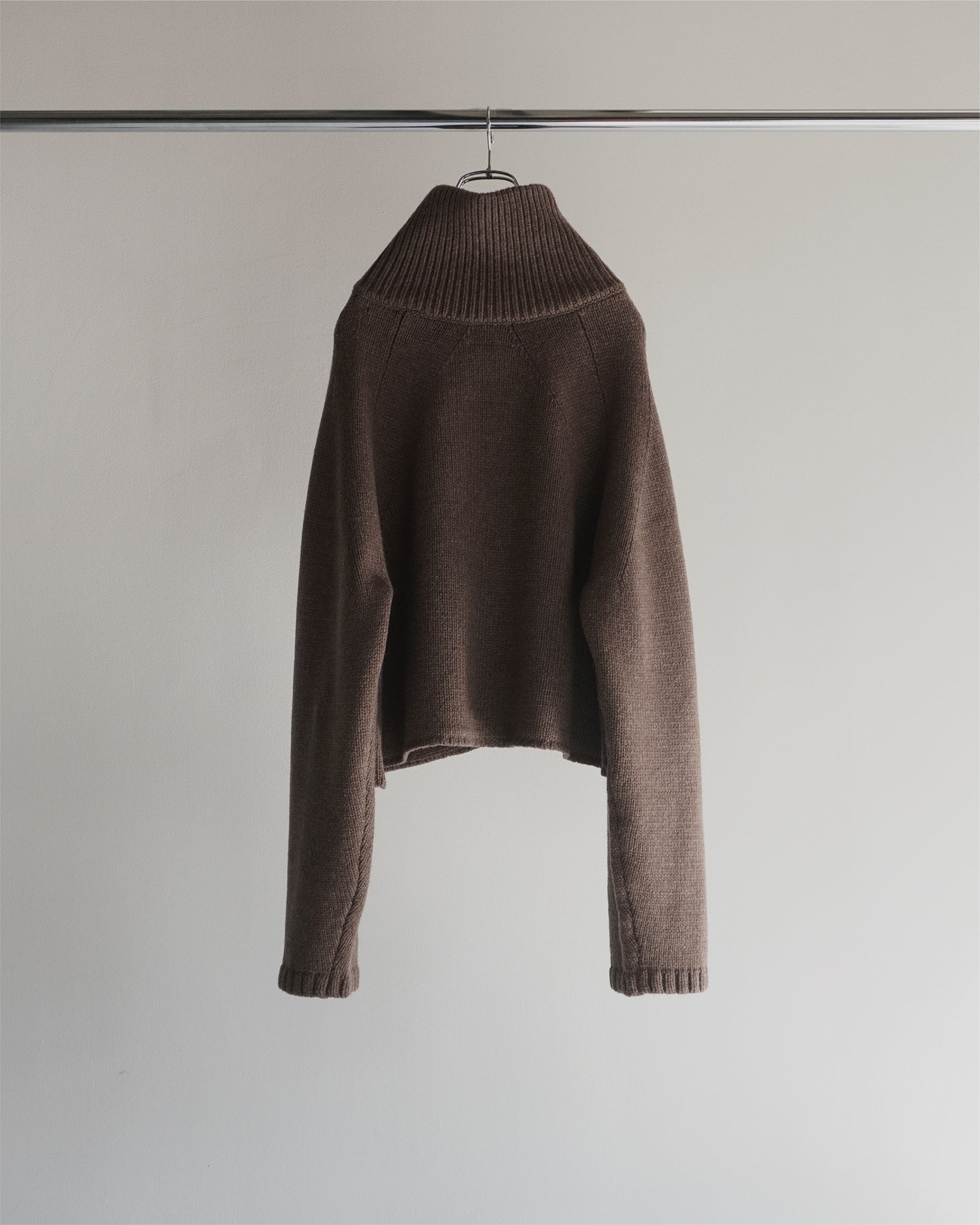 SHORT LENGTH HALFZIP KNIT(BROWN)