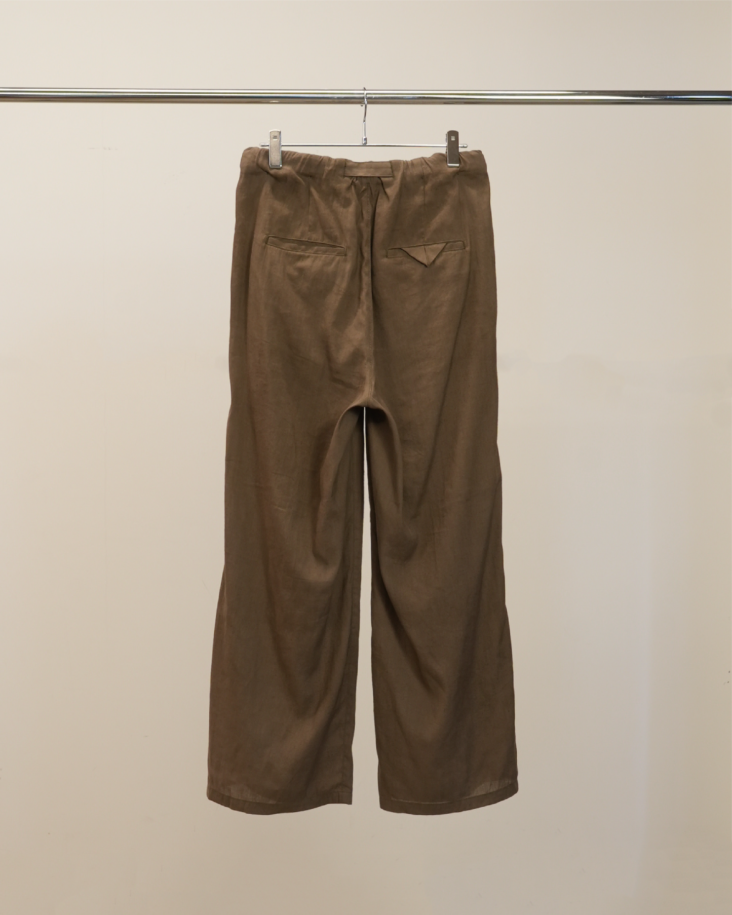 LINEN POPLIN BELT-LESS SLACKS(BROWN)