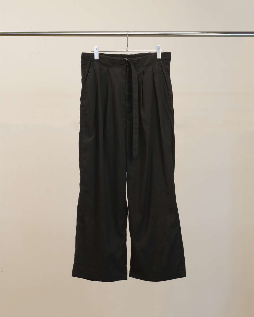 LINEN POPLIN BELT-LESS SLACKS(BLACK)