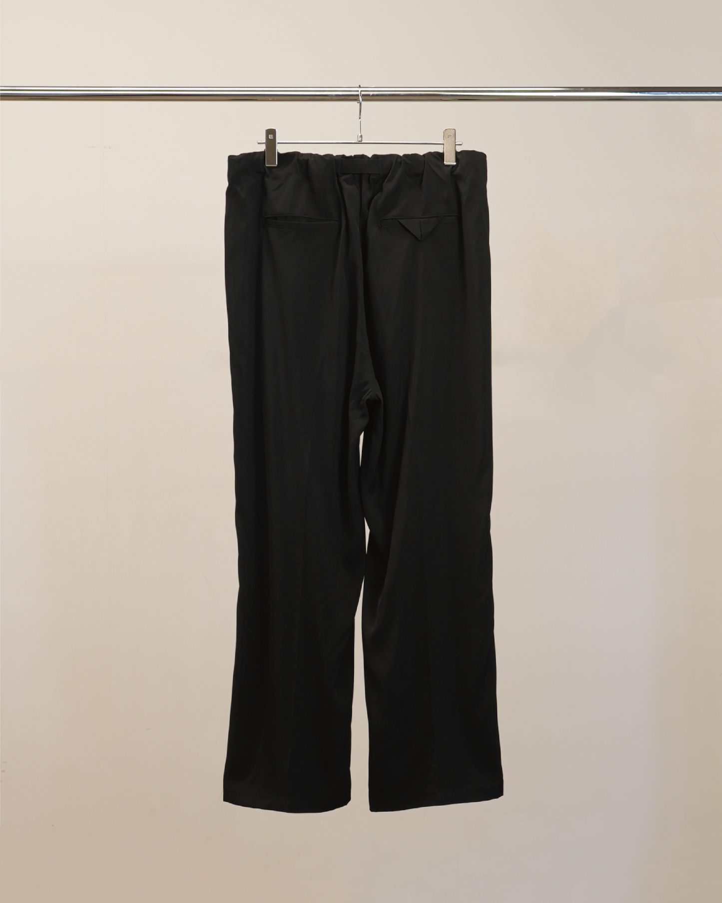 VISCOSE BELT-LESS TROUSERS(BLACK)
