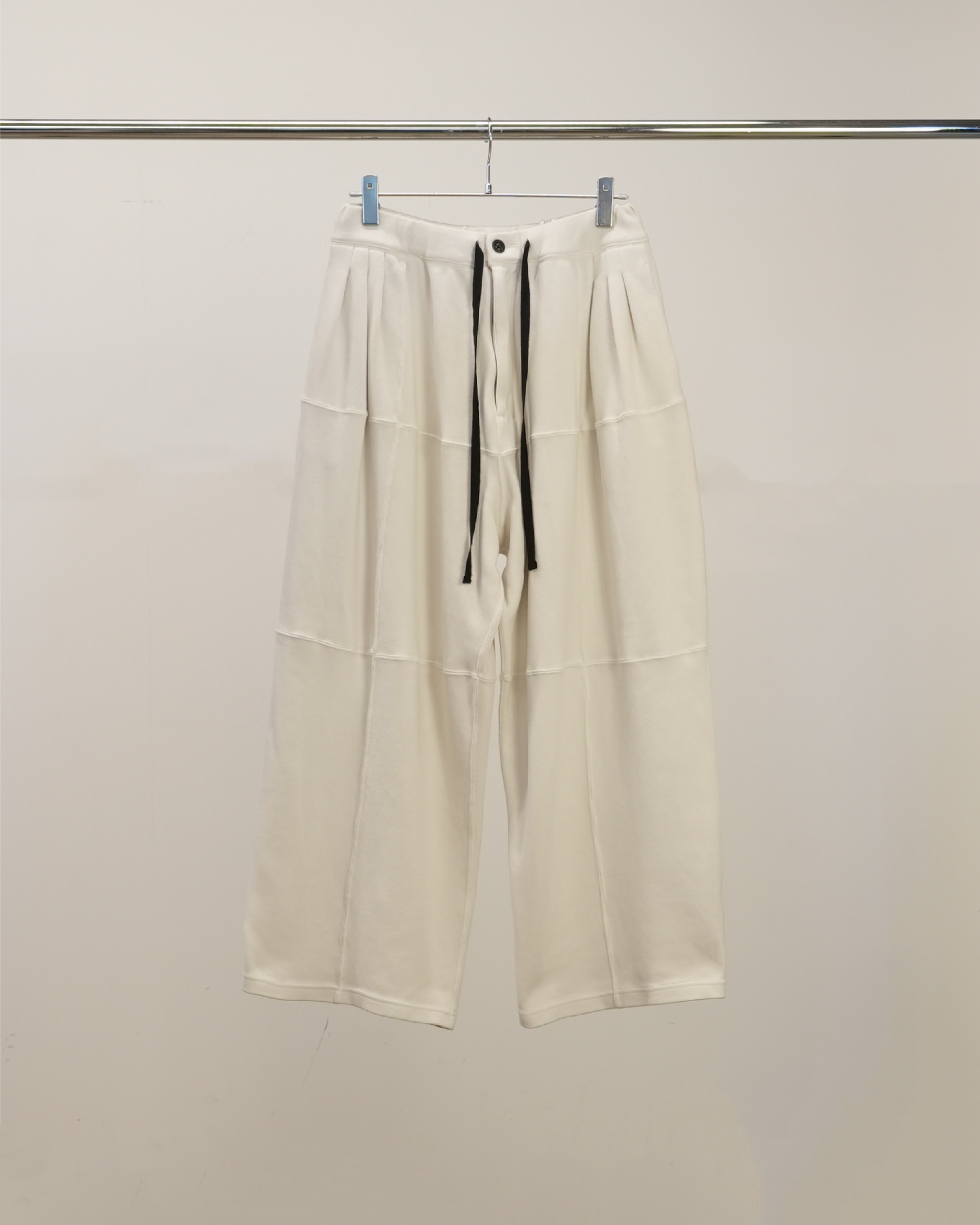 SMOOTH PANEL WIDE SLACKS(OFF) – ANCELLM