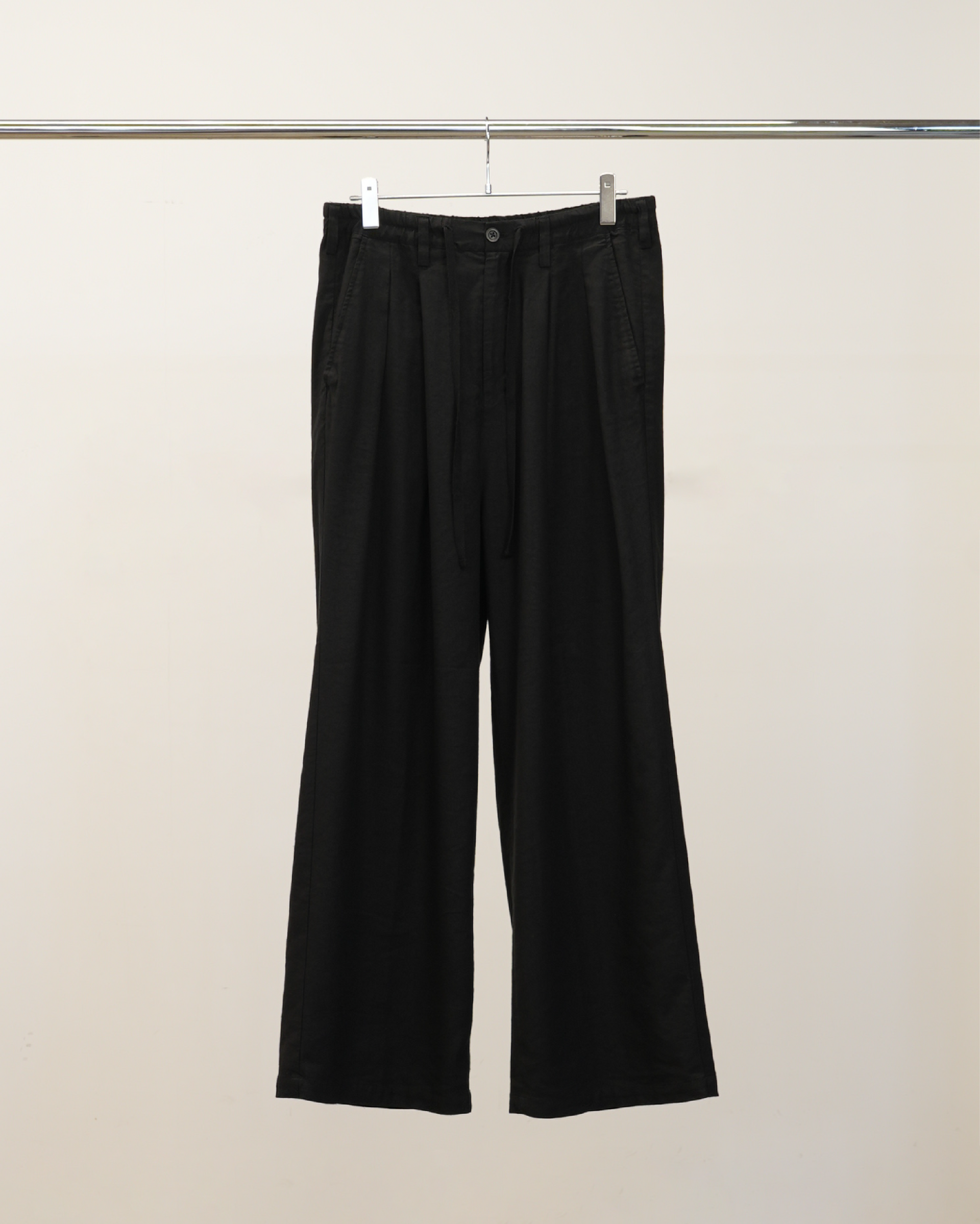 S/L TUCK EASY SLACKS(BLACK) – ANCELLM