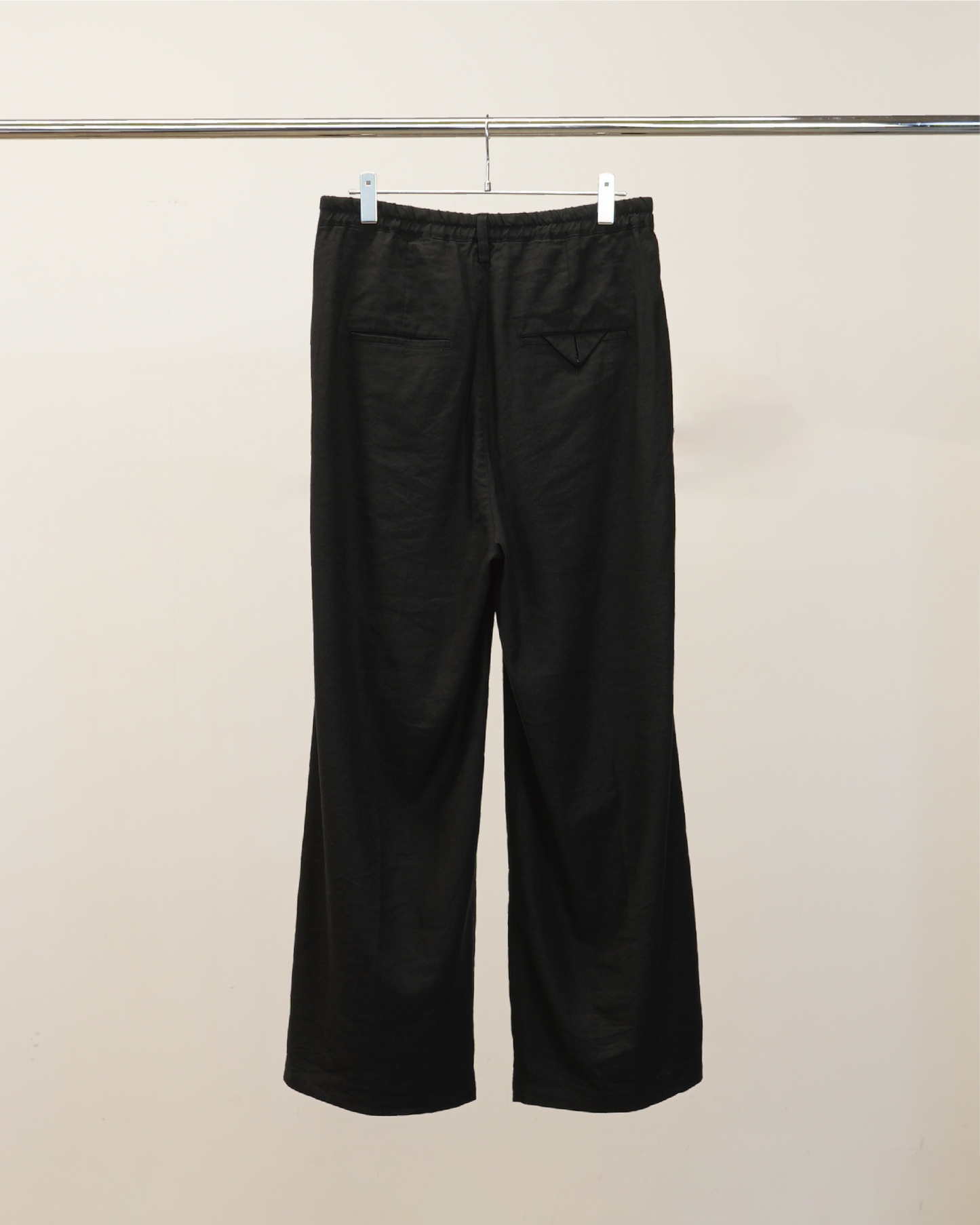 S/L TUCK EASY SLACKS(BLACK) – ANCELLM