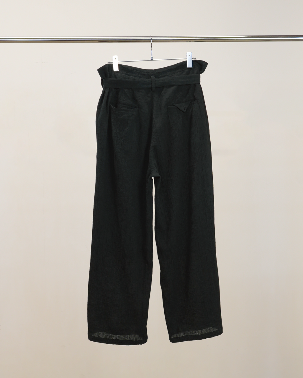 BELTED CREPE TUCK SLACKS(BLACK)