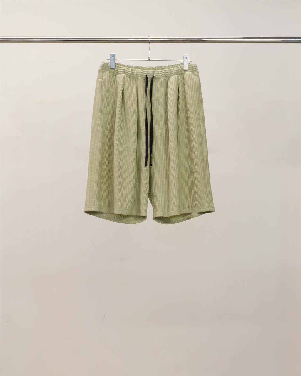 WRINKLED STRIPE TUCK SHORT PANTS(WASABI) – ANCELLM WRINKLED STRIPE TUCK SHORT PANTS(WASABI) – ANCELLM
