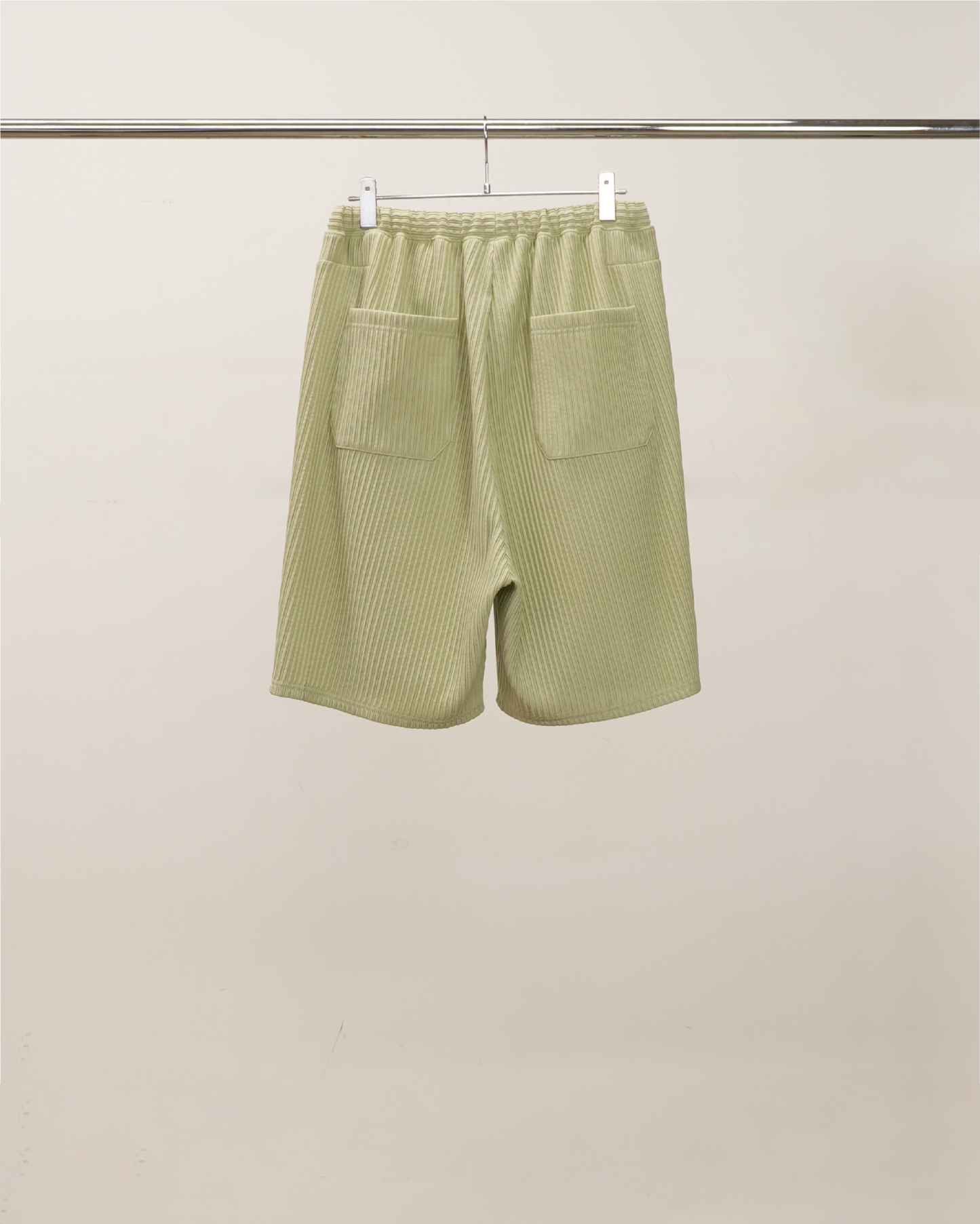 WRINKLED STRIPE TUCK SHORT PANTS(WASABI)