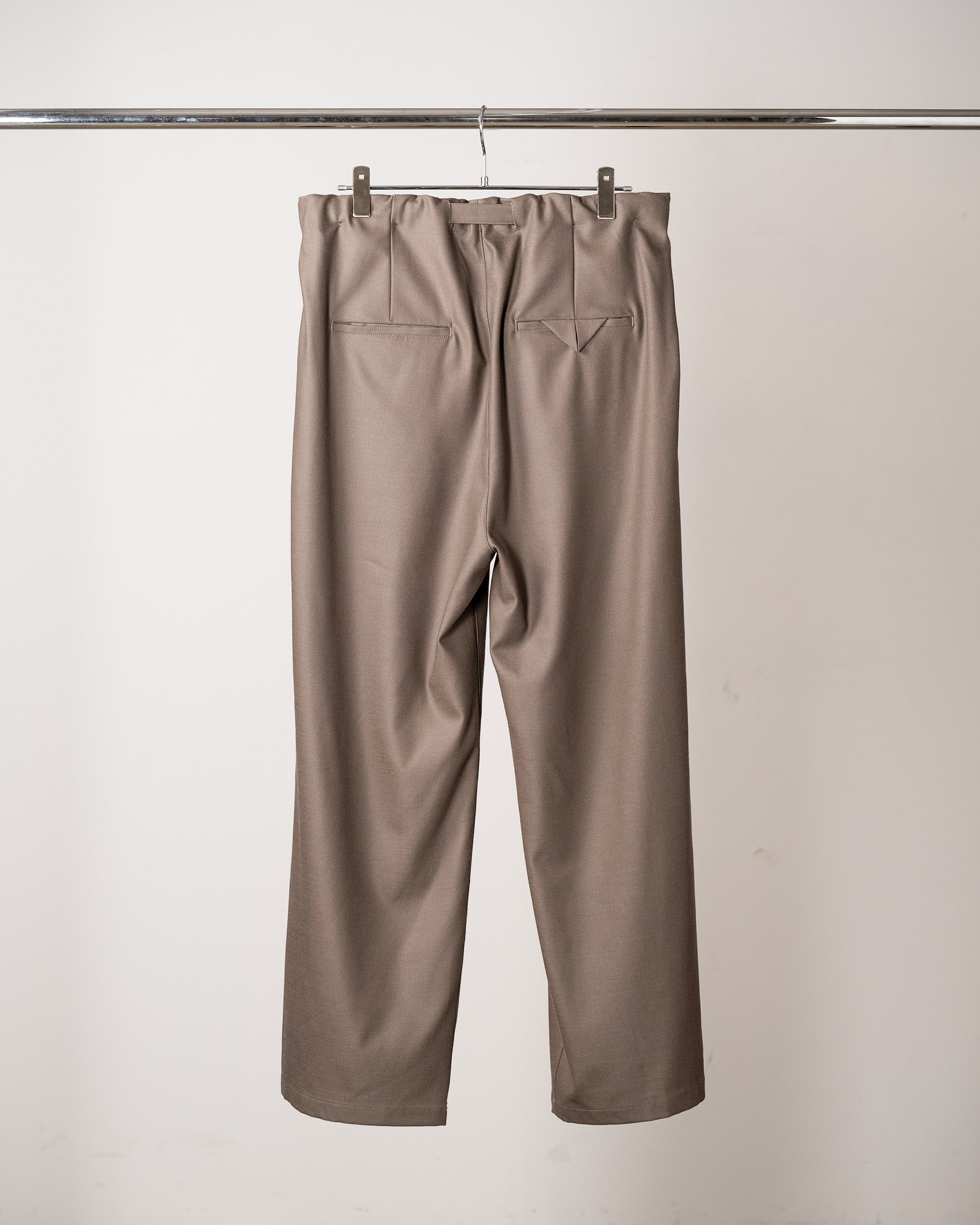 WOOL SATIN BELT-LESS SLACKS(CHARCOAL) – ANCELLM