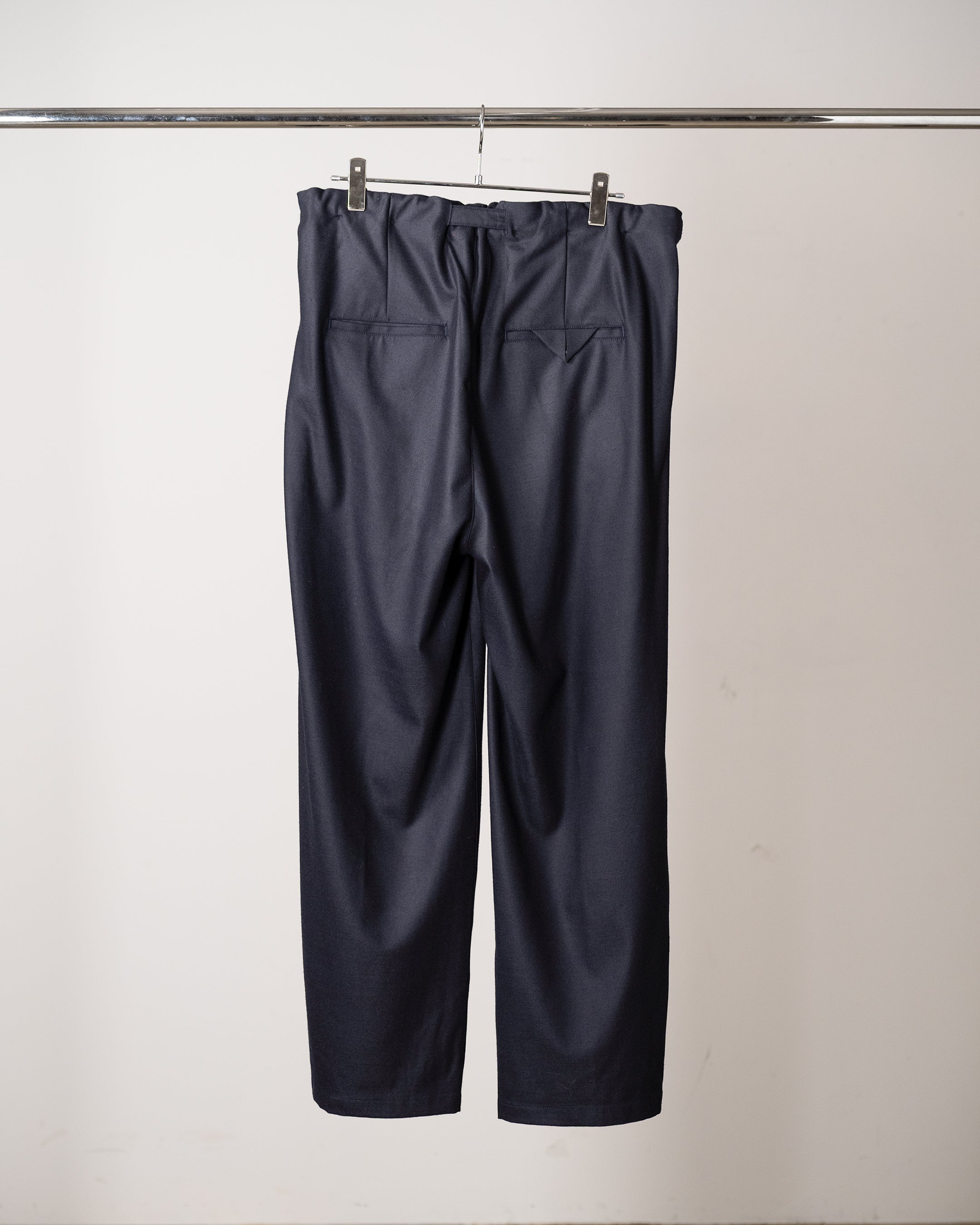 WOOL SATIN BELT-LESS SLACKS(NAVY) – ANCELLM