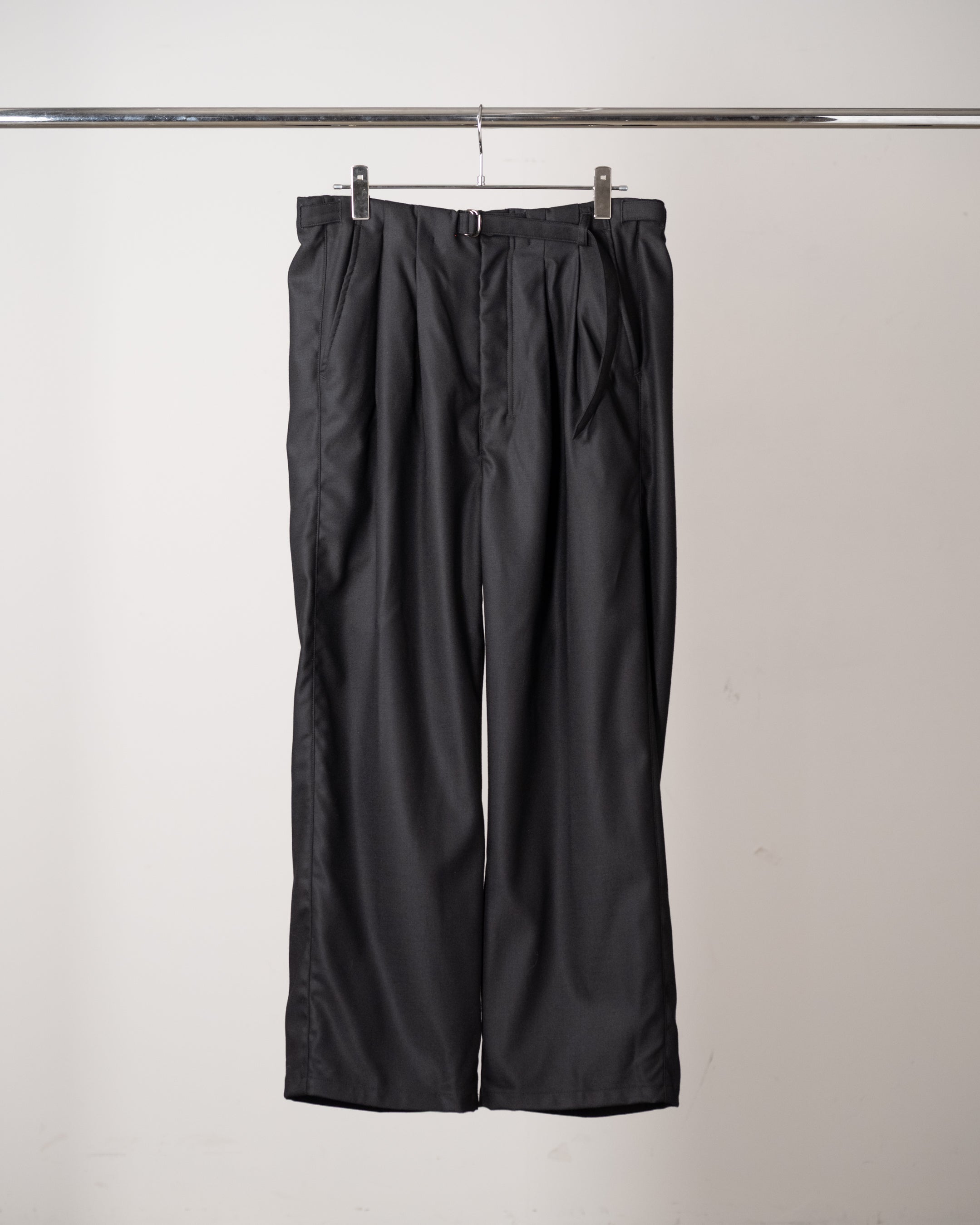 WOOL SATIN BELT-LESS SLACKS(BLACK) – ANCELLM