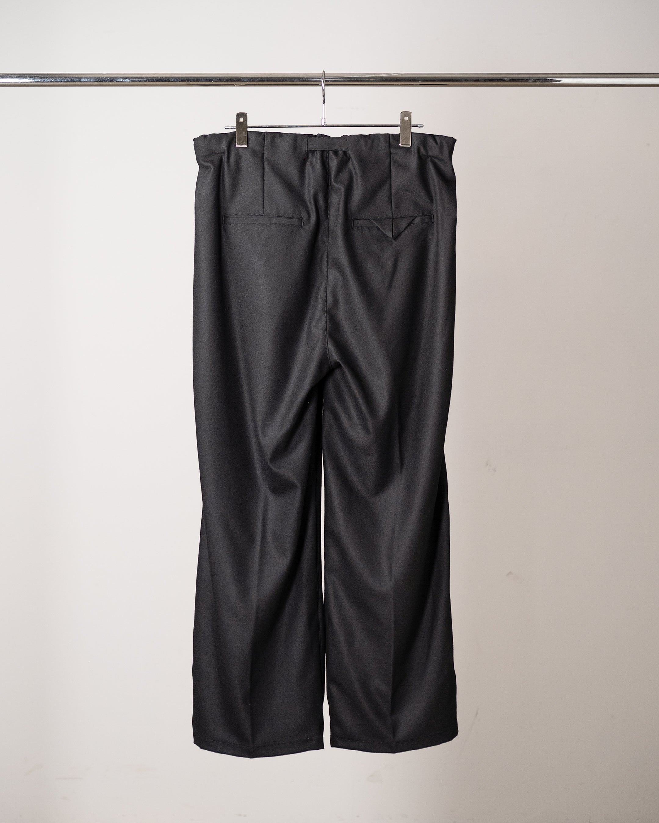 WOOL SATIN BELT-LESS SLACKS(BLACK) – ANCELLM