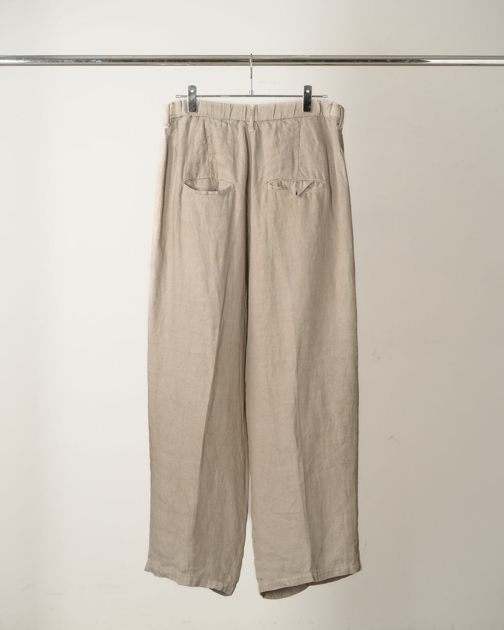 BELTED LINEN TUCK SLACKS(BEIGE)