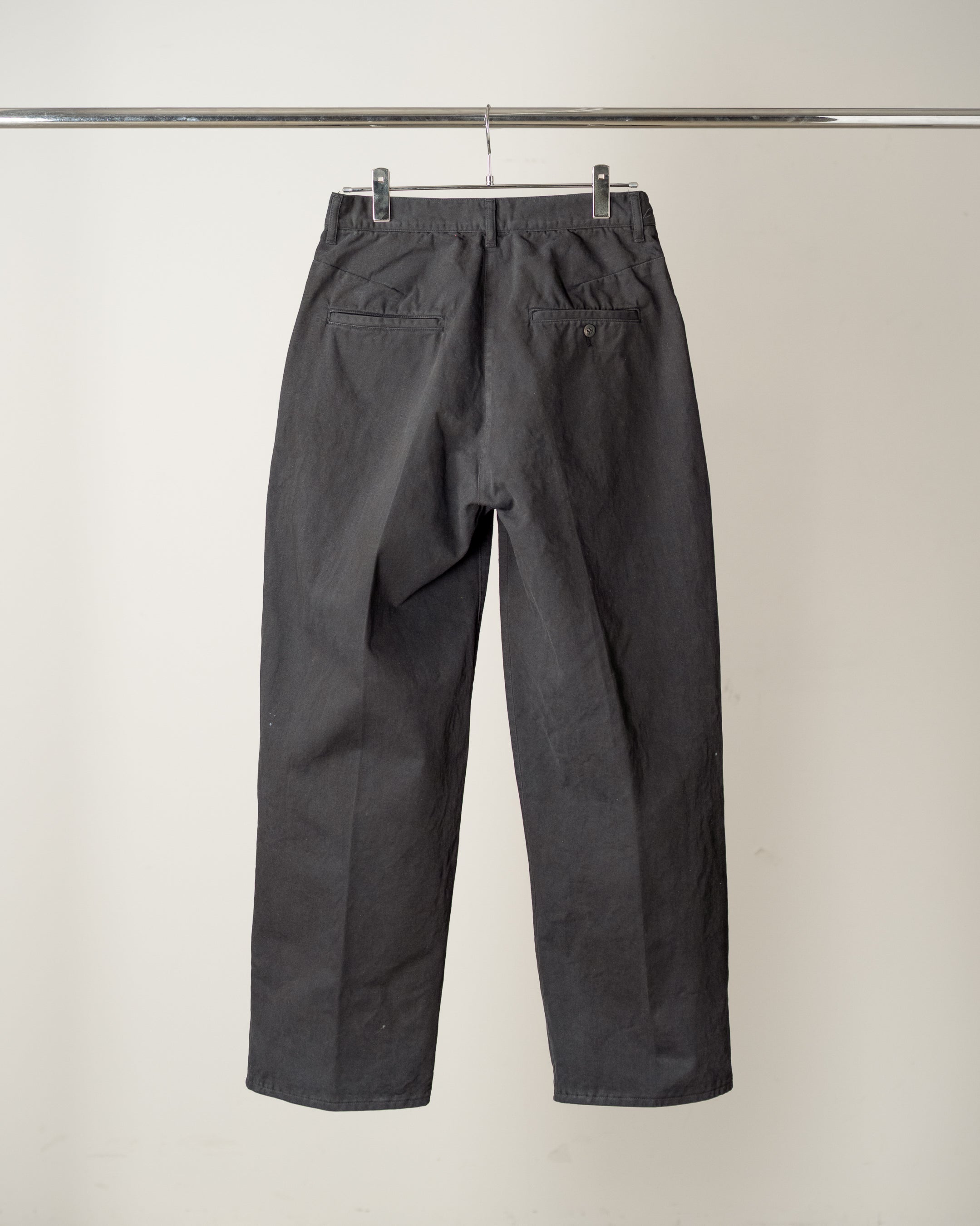 AGING CHINO SLACKS(BLACK) – ANCELLM