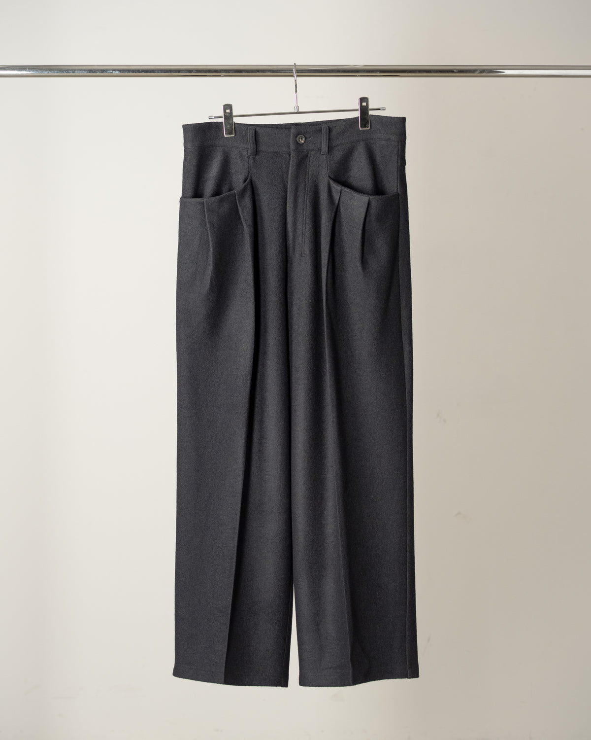 WOOL CUT WIDE TUCK SLACKS(NAVY)