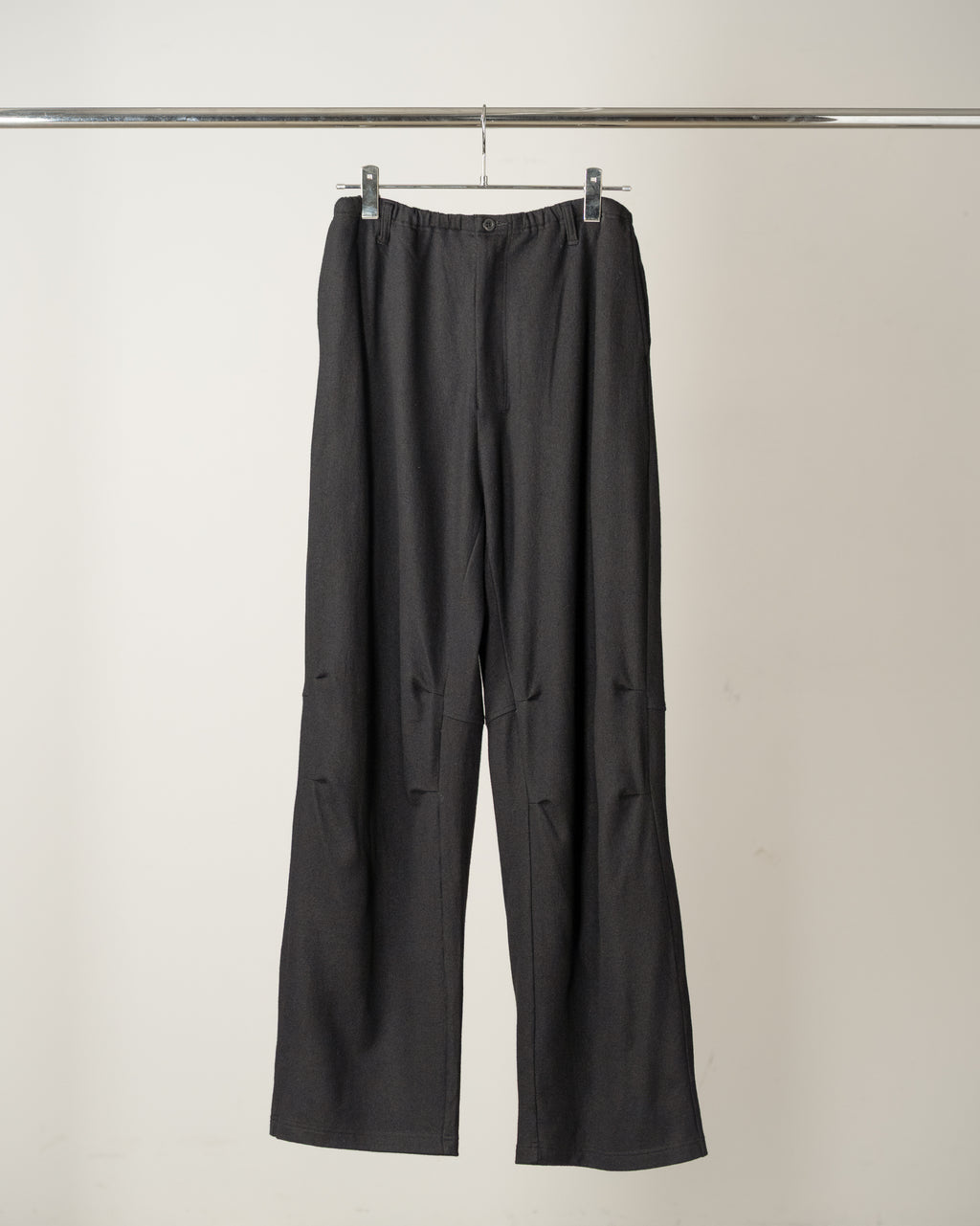 WOOL CUT KNEE TUCK SLACKS(BLACK)