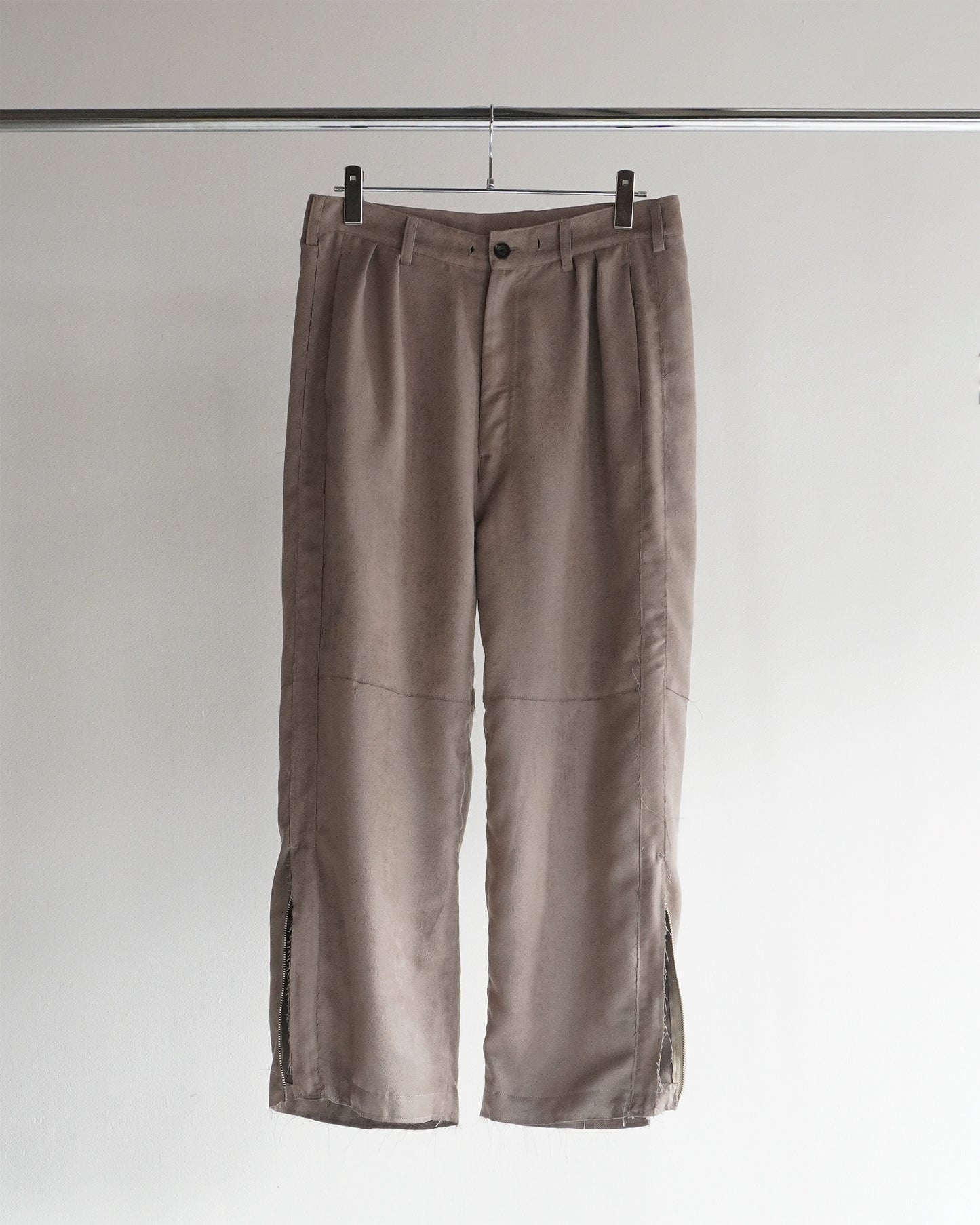 VEGAN LEATHER SIDE LINE PANTS(GRAY)